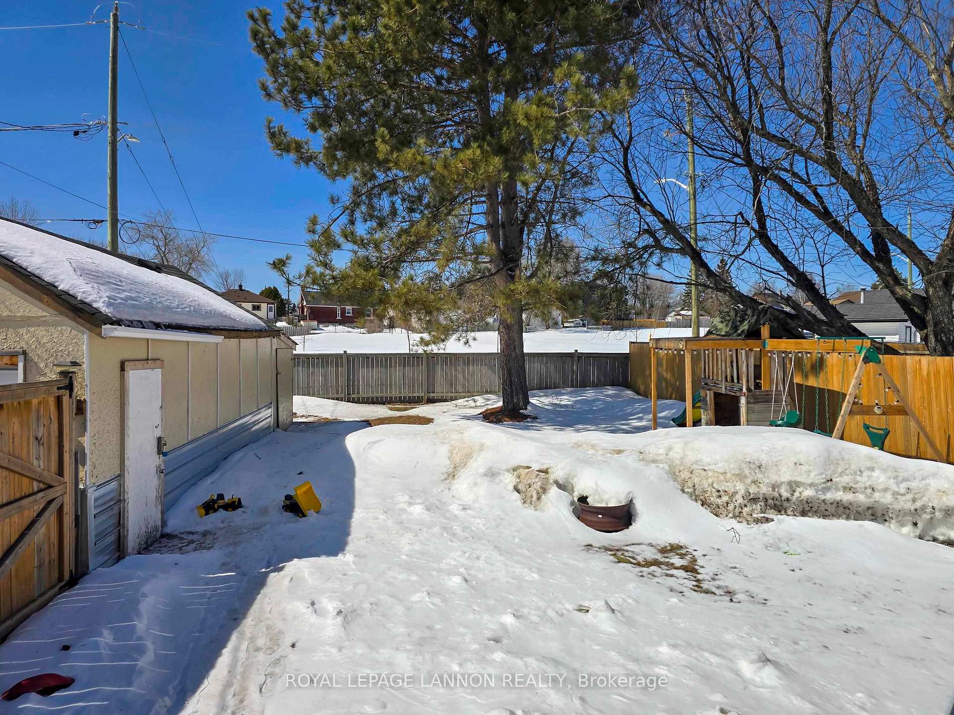 Photo 48 of 144 Strathcona Avenue, Thunder Bay, Current River — HOMEH
