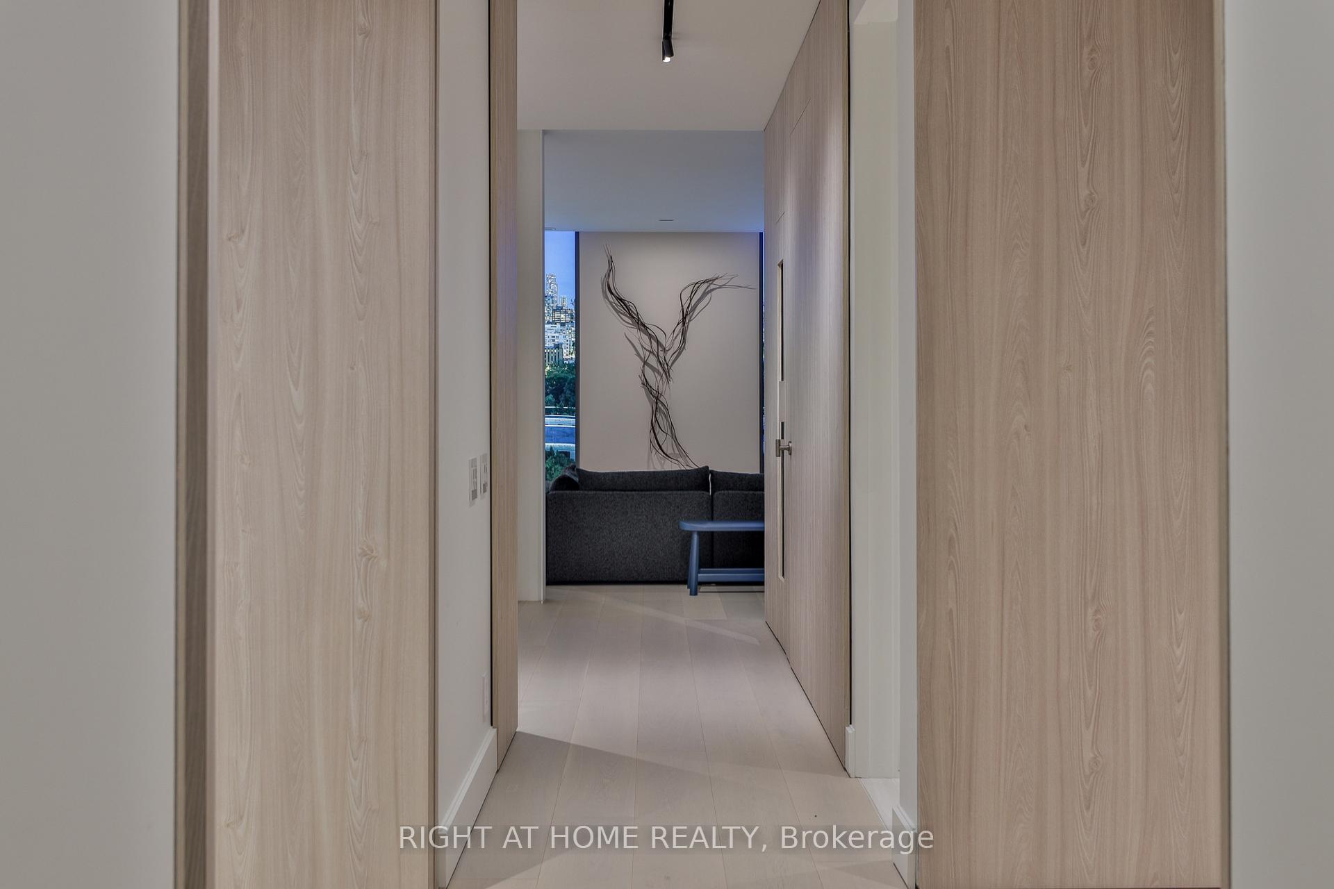 Photo 3 of Unit 403, 1 Roxborough Street E, Toronto, The Annex — HOMEH