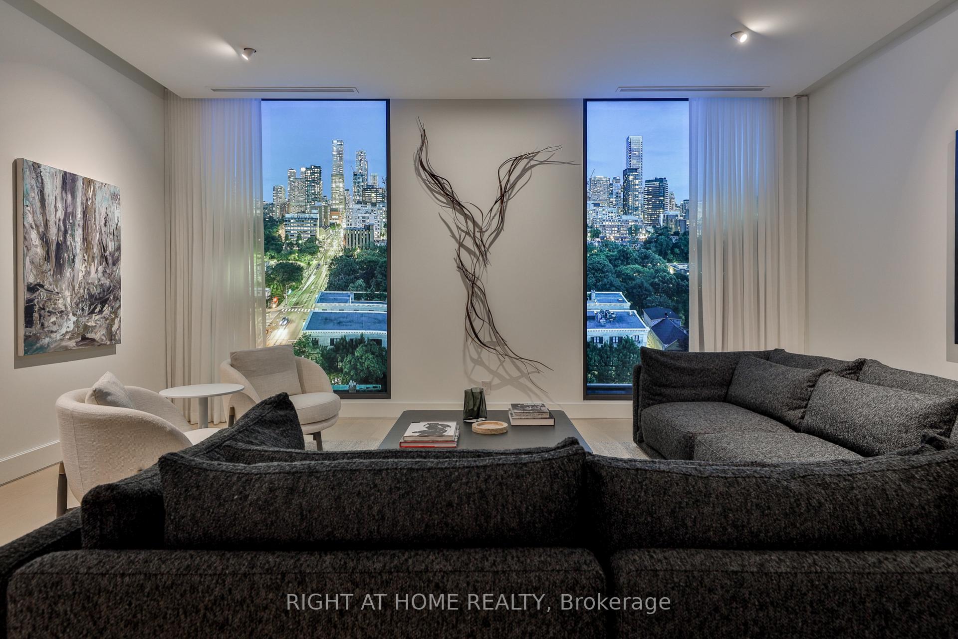Photo 4 of Unit 403, 1 Roxborough Street E, Toronto, The Annex — HOMEH