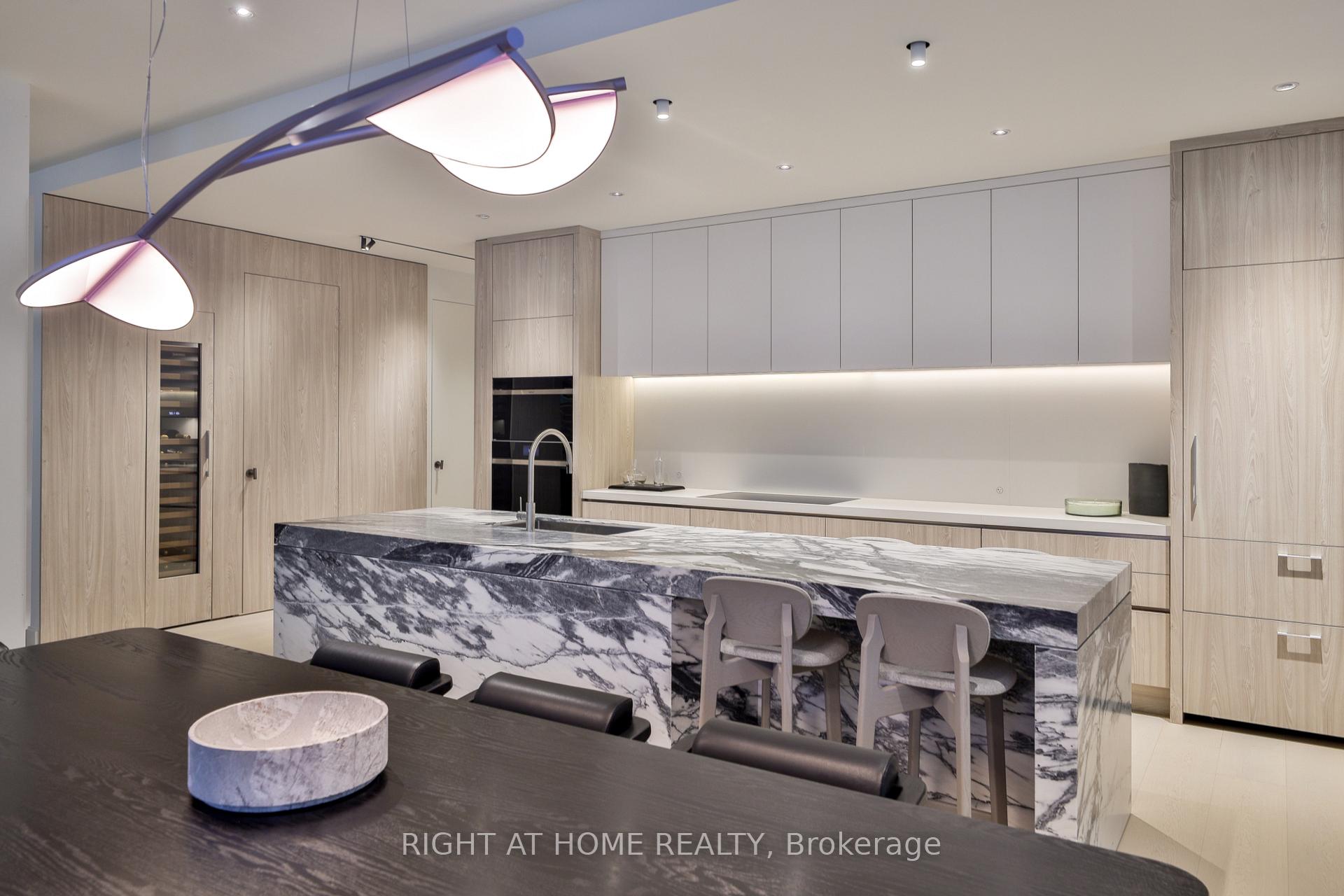 Photo 8 of Unit 403, 1 Roxborough Street E, Toronto, The Annex — HOMEH
