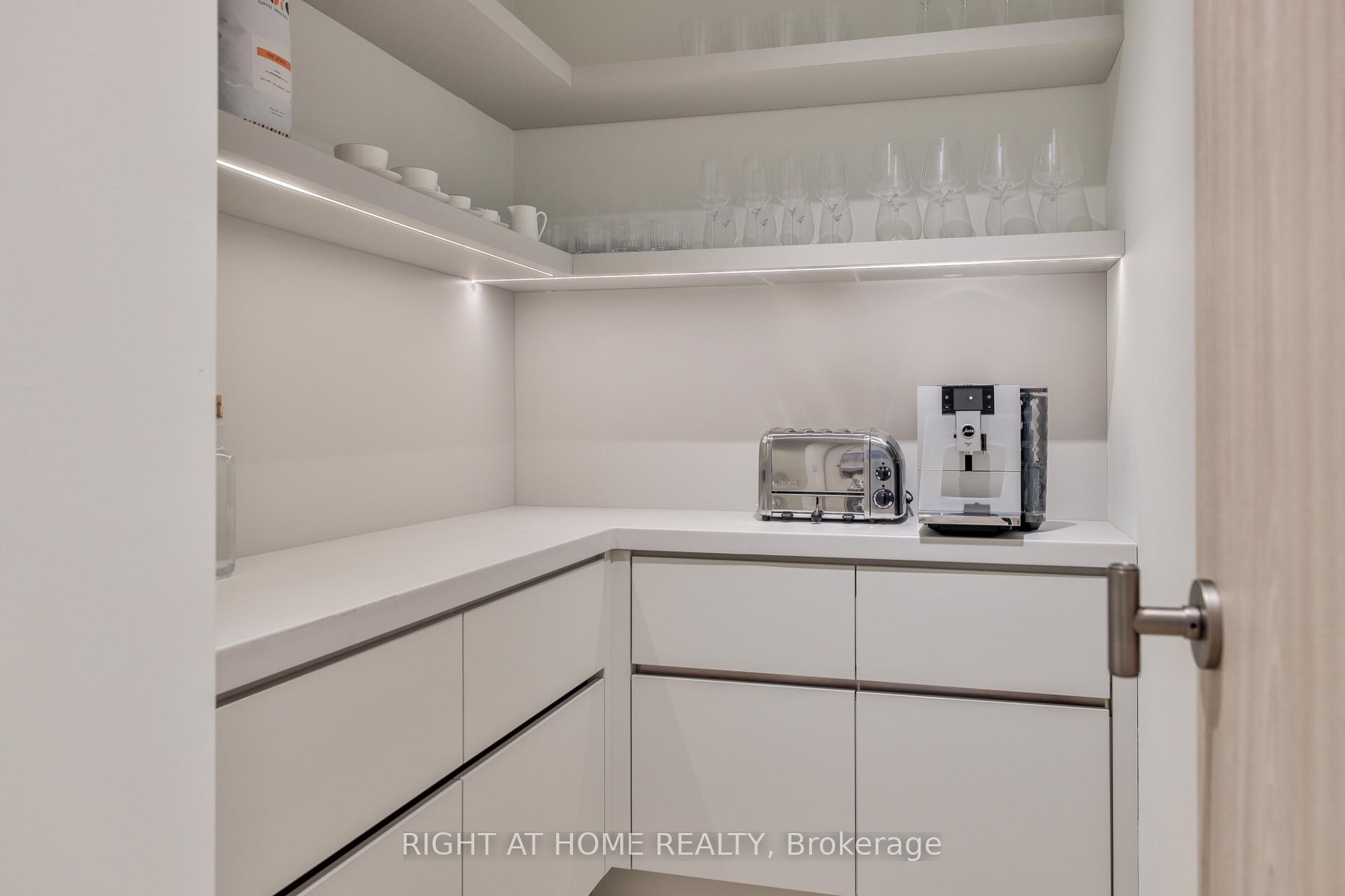 Photo 12 of Unit 403, 1 Roxborough Street E, Toronto, The Annex — HOMEH