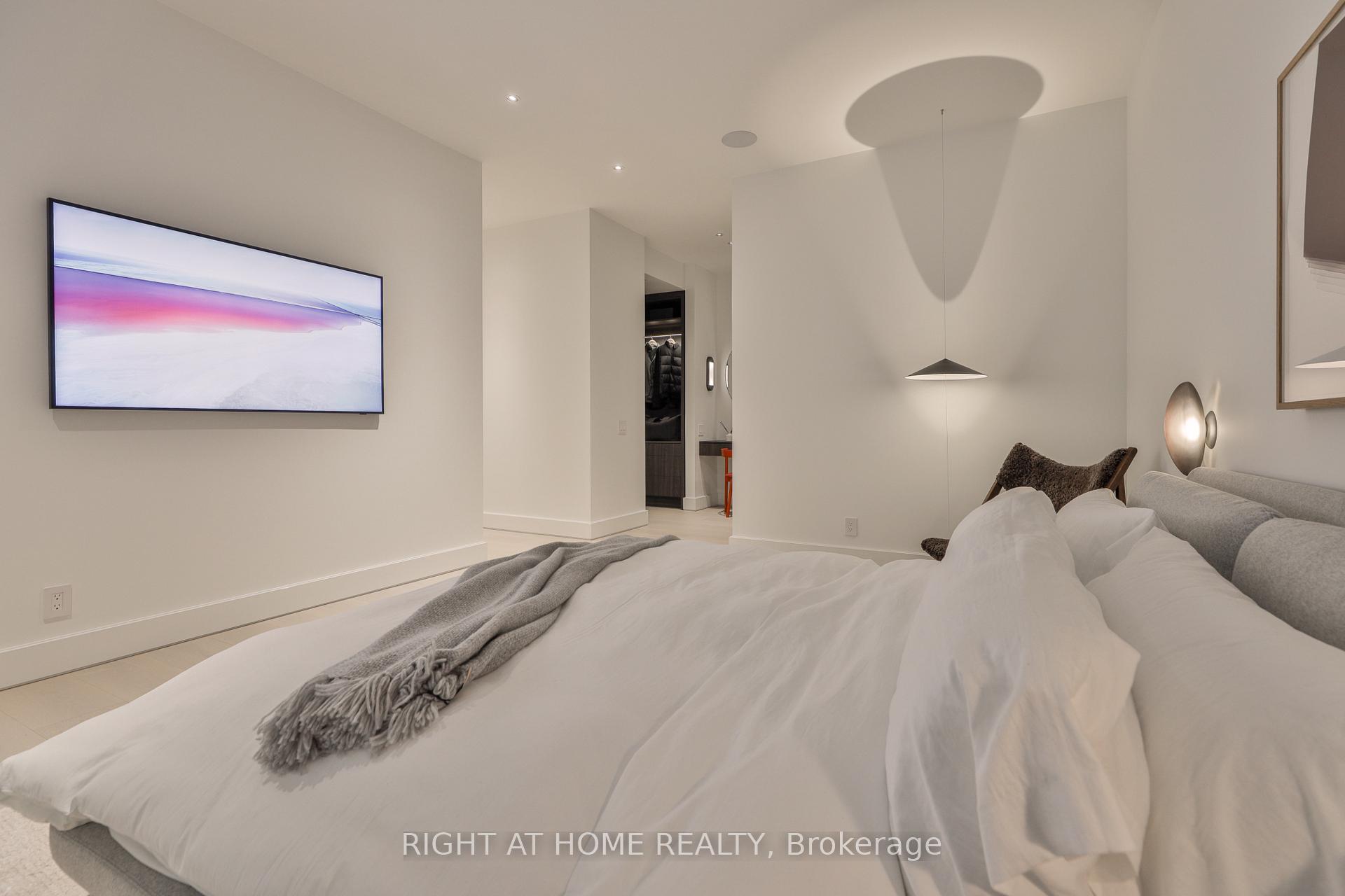 Photo 19 of Unit 403, 1 Roxborough Street E, Toronto, The Annex — HOMEH