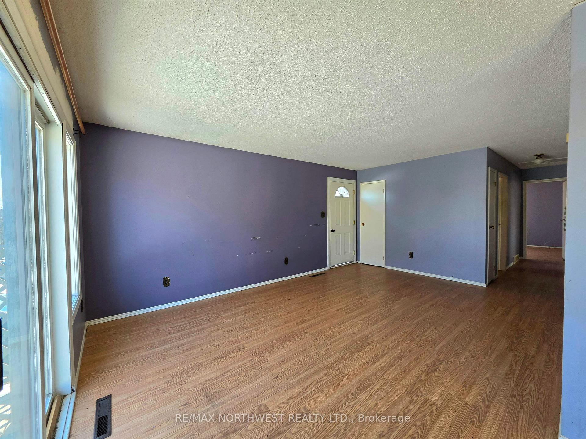 Photo 5 of 116 Minto Crescent, Kenora, Amethyst — HOMEH