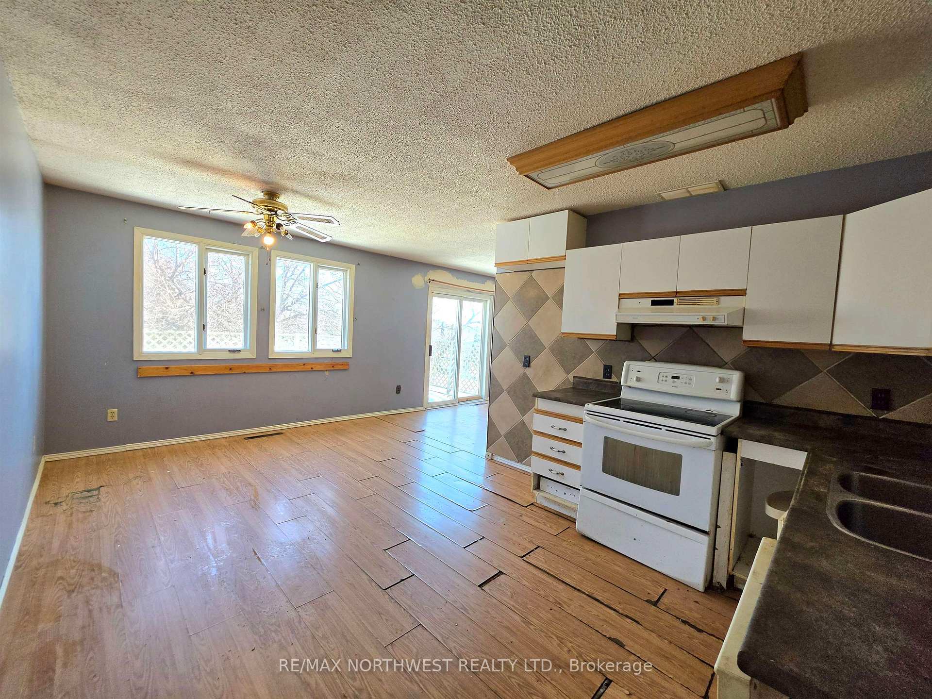 Photo 7 of 116 Minto Crescent, Kenora, Amethyst — HOMEH