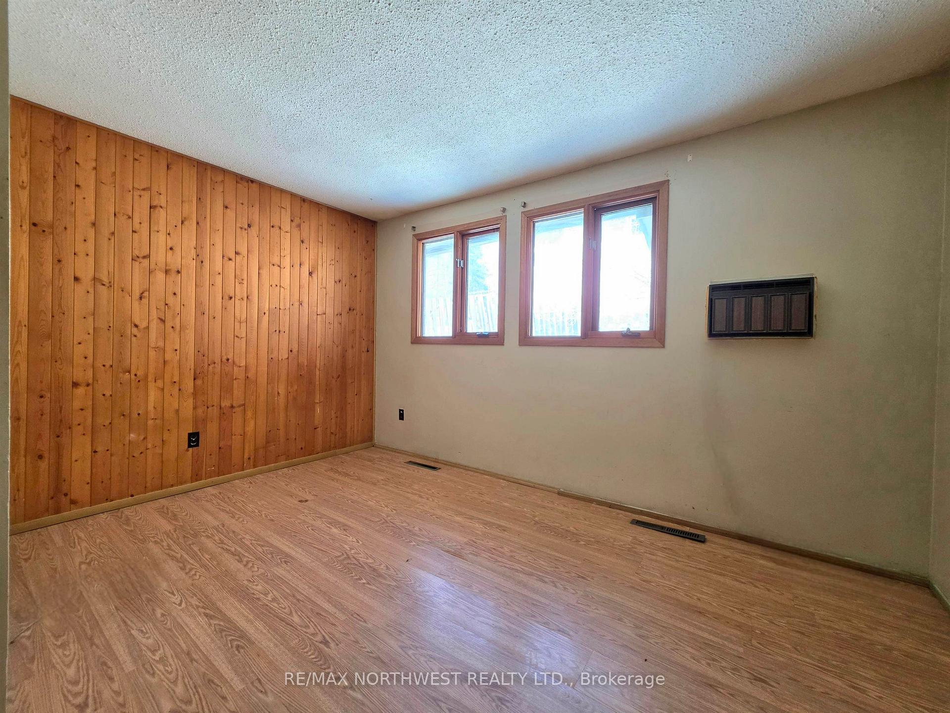 Photo 10 of 116 Minto Crescent, Kenora, Amethyst — HOMEH