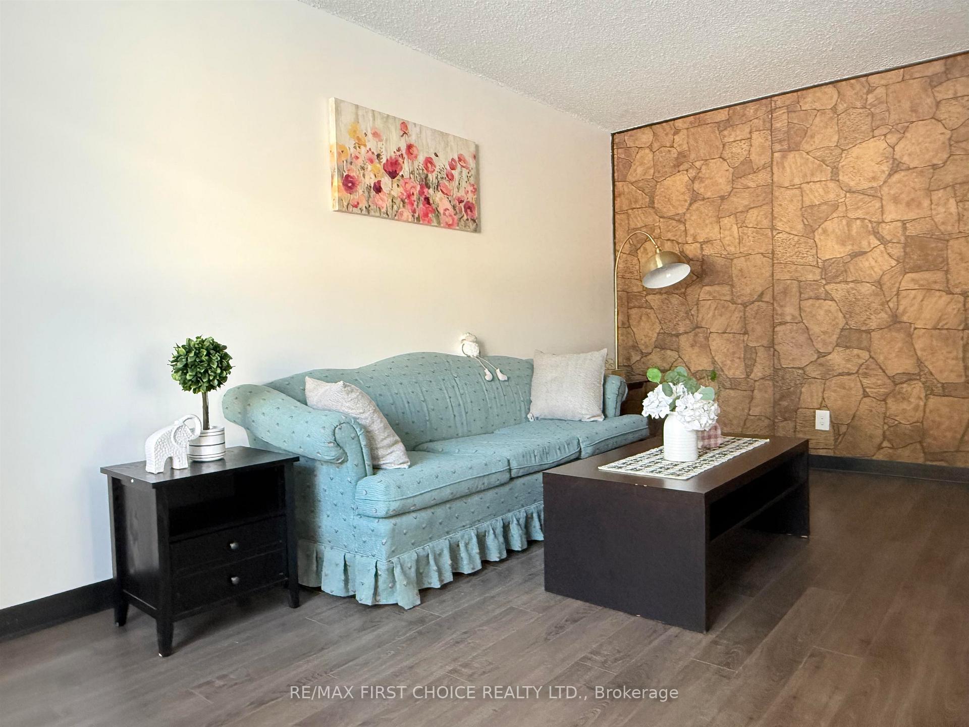 Photo 4 of Unit 3, 582 Nobel Road, Thunder Bay, Academy Heights — HOMEH