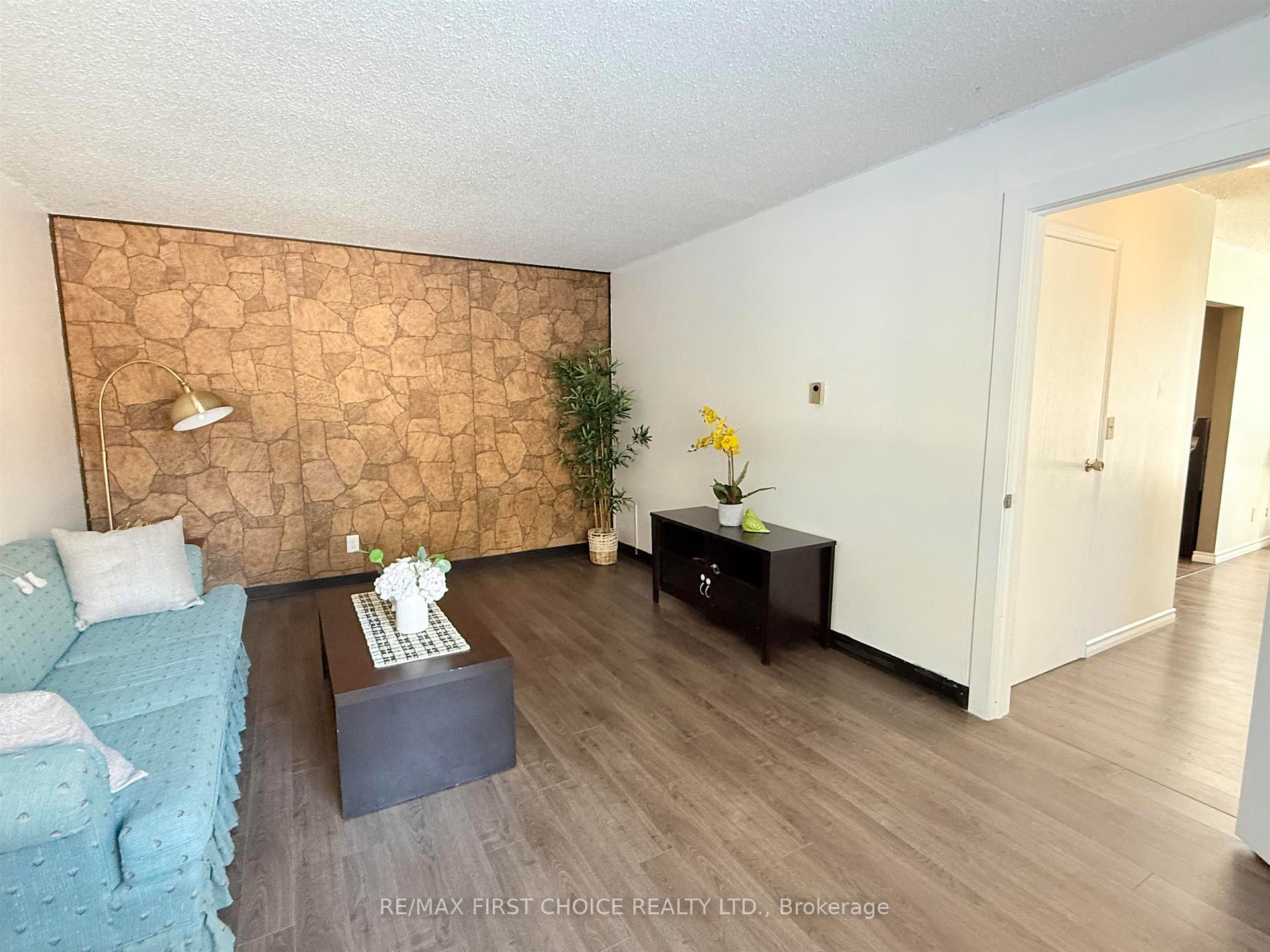 Photo 5 of Unit 3, 582 Nobel Road, Thunder Bay, Academy Heights — HOMEH