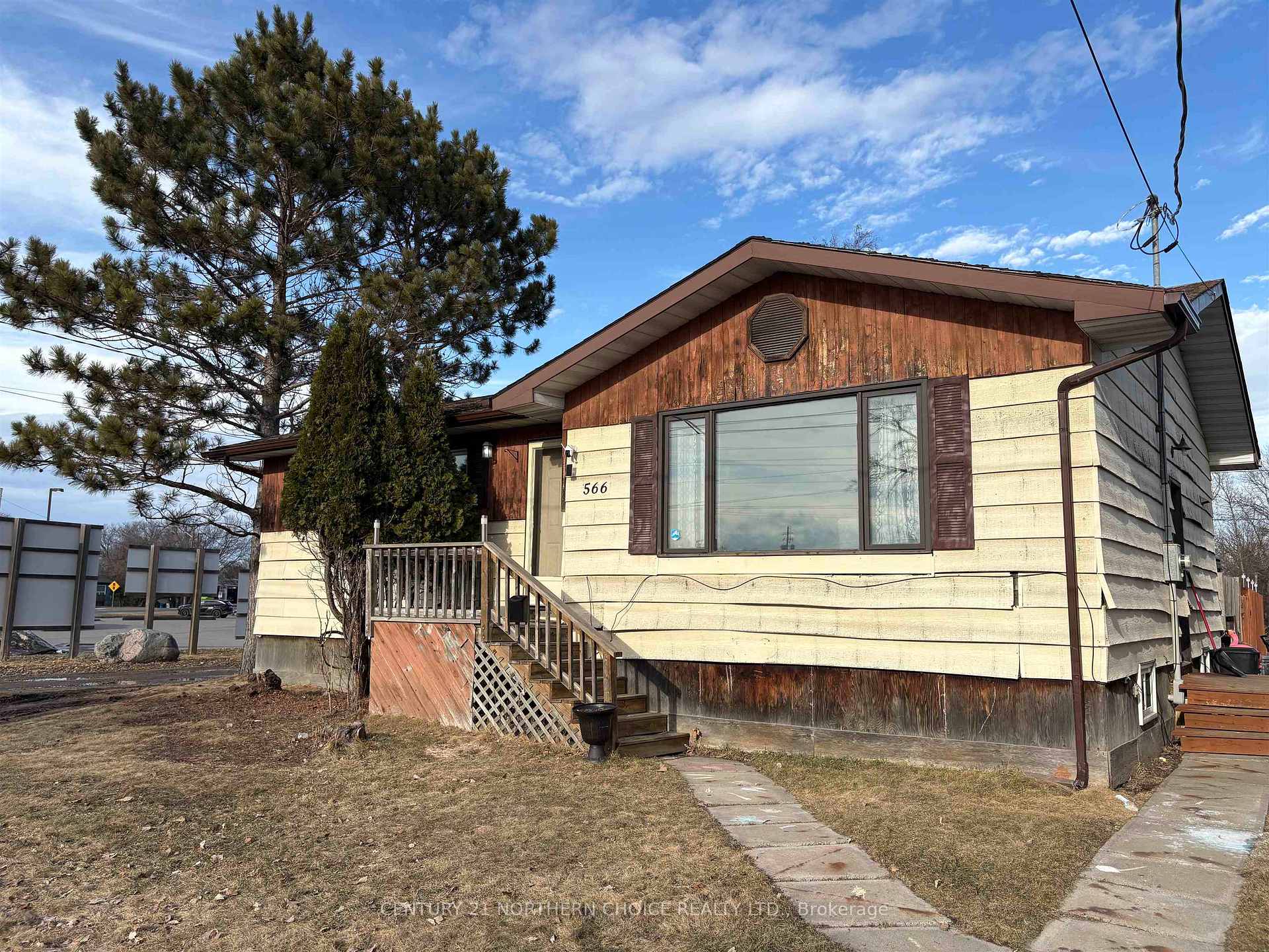 Photo 2 of 566 Elm Avenue, Fort Frances — HOMEH