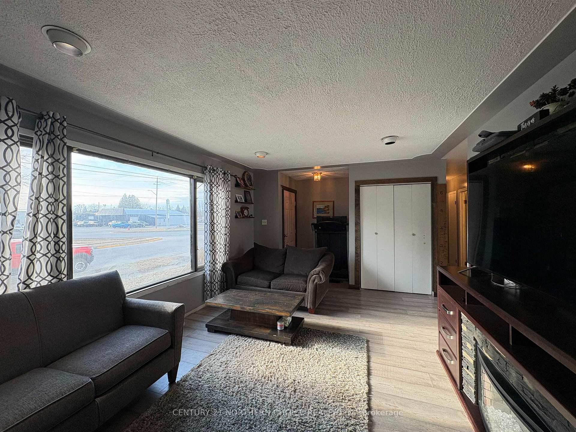 Photo 4 of 566 Elm Avenue, Fort Frances — HOMEH