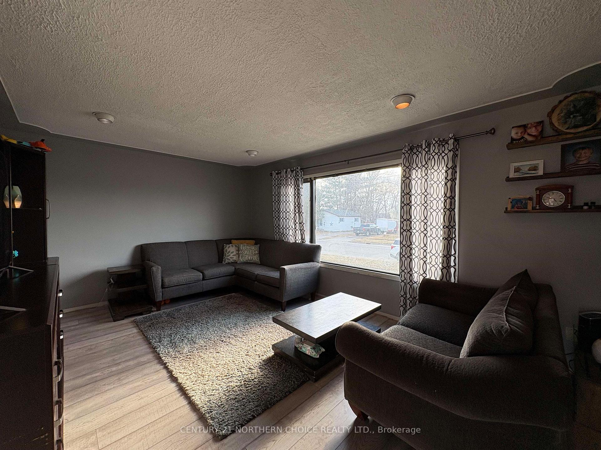 Photo 5 of 566 Elm Avenue, Fort Frances — HOMEH