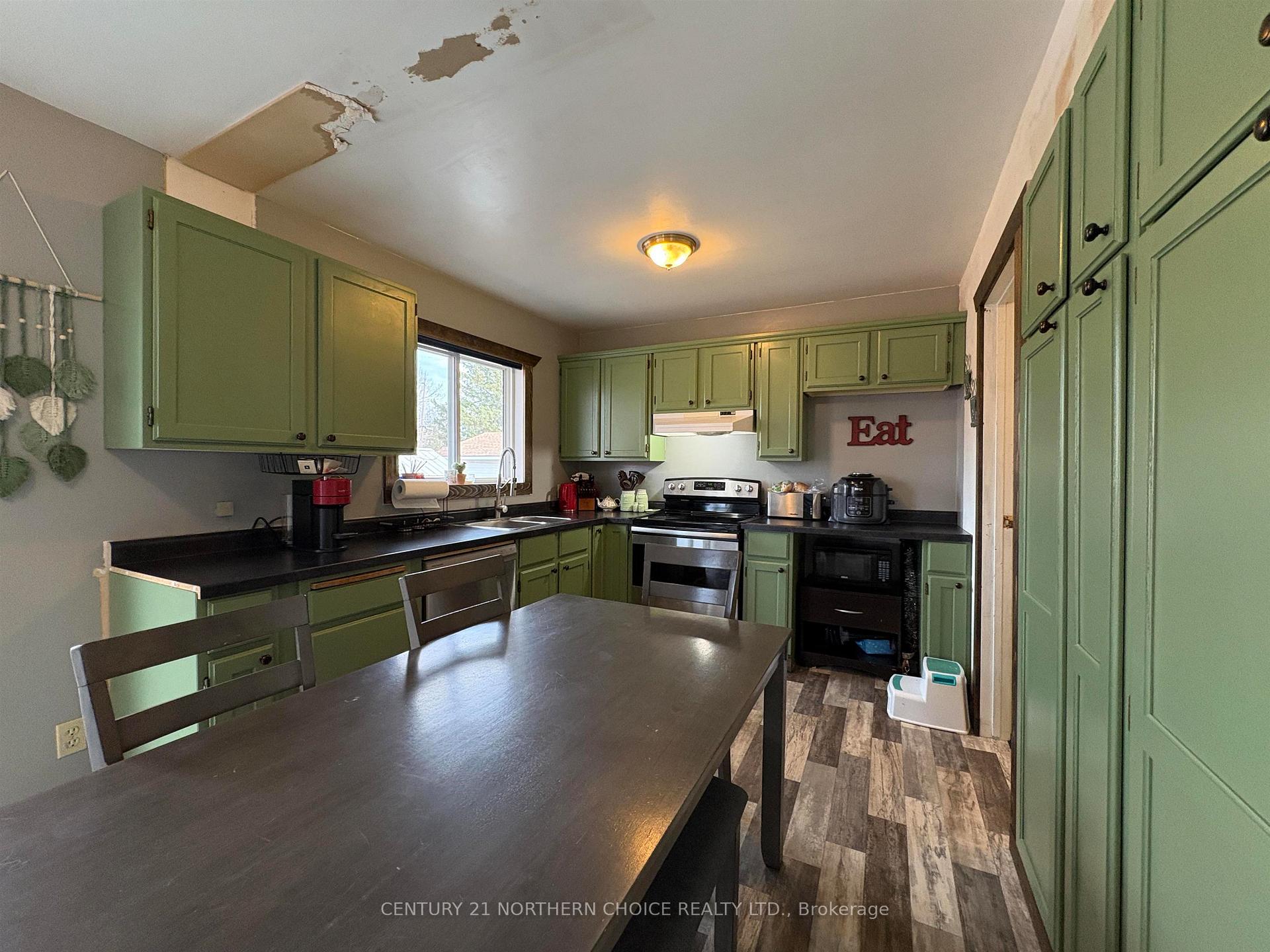 Photo 9 of 566 Elm Avenue, Fort Frances — HOMEH