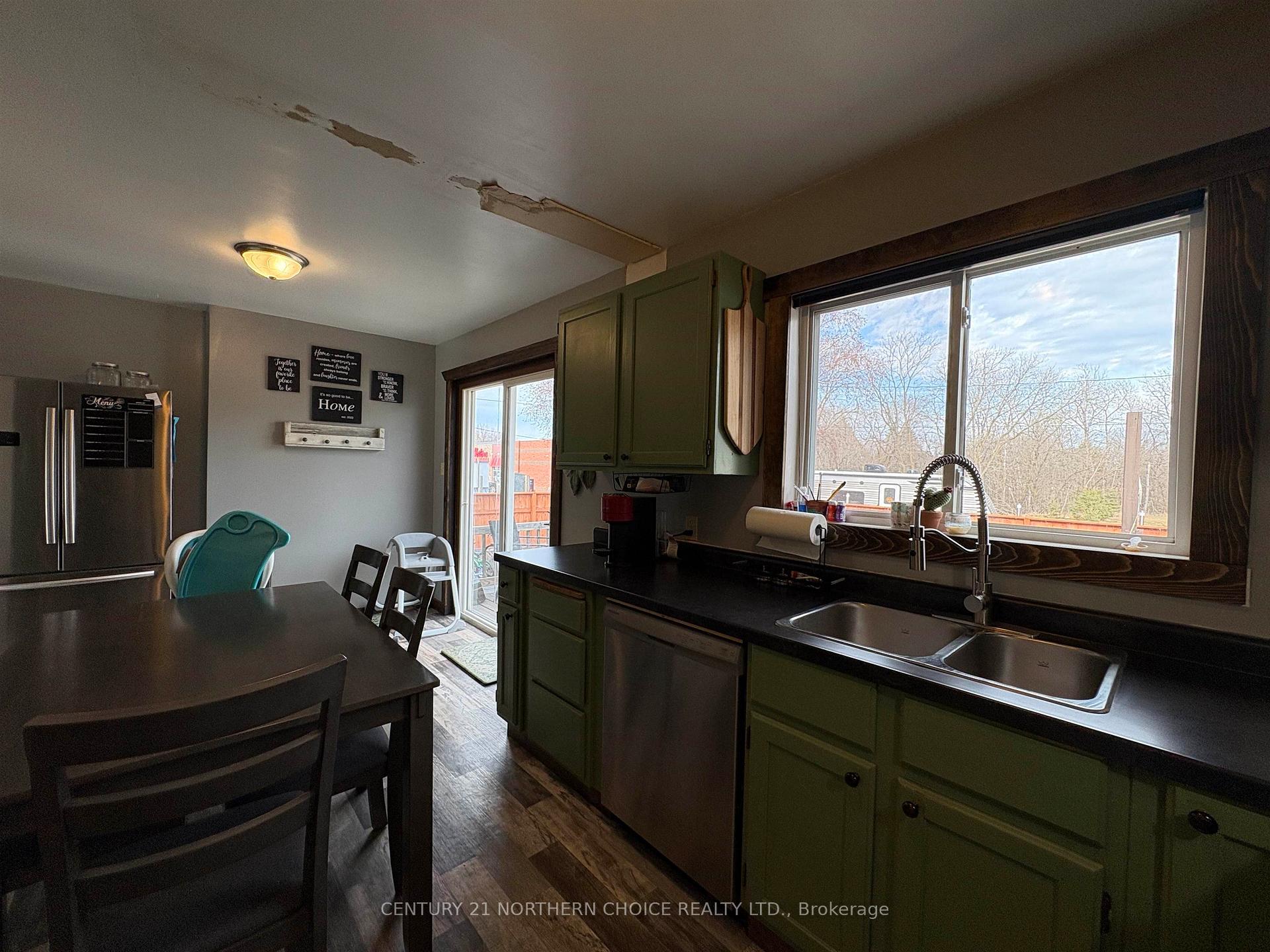Photo 13 of 566 Elm Avenue, Fort Frances — HOMEH