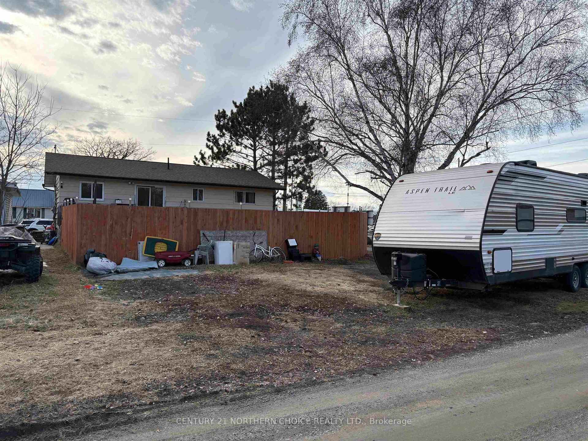 Photo 37 of 566 Elm Avenue, Fort Frances — HOMEH