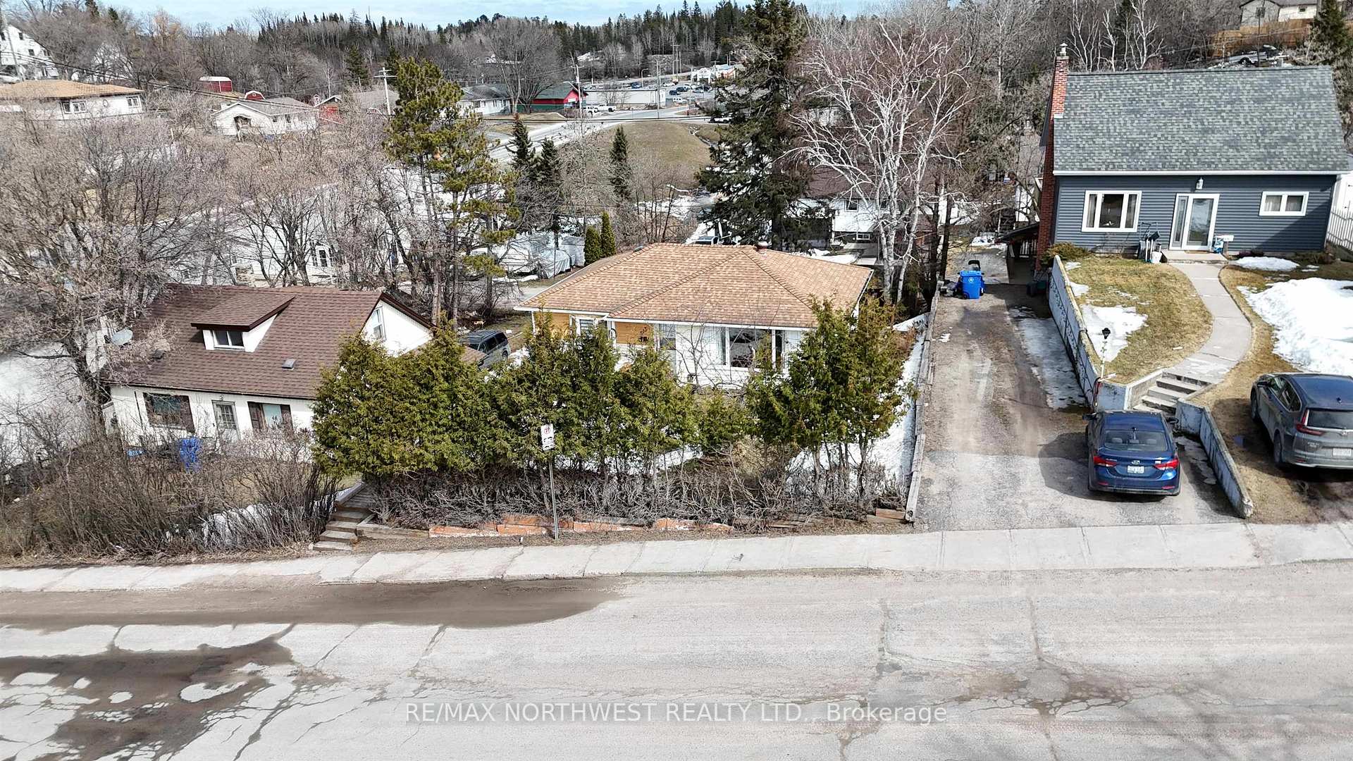 Photo 3 of 513 Sixth Avenue S, Kenora, Lakeside — HOMEH