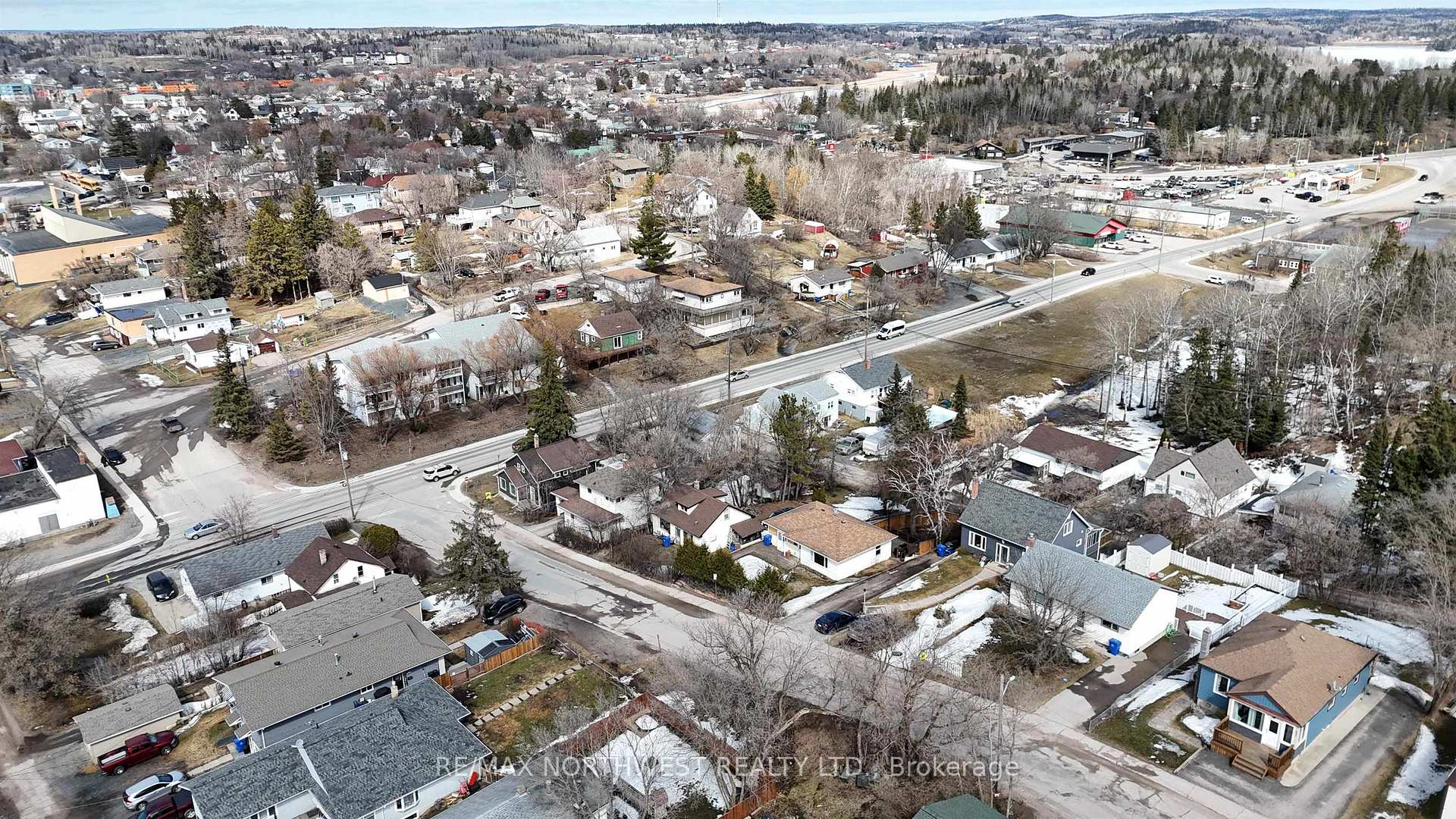 Photo 4 of 513 Sixth Avenue S, Kenora, Lakeside — HOMEH