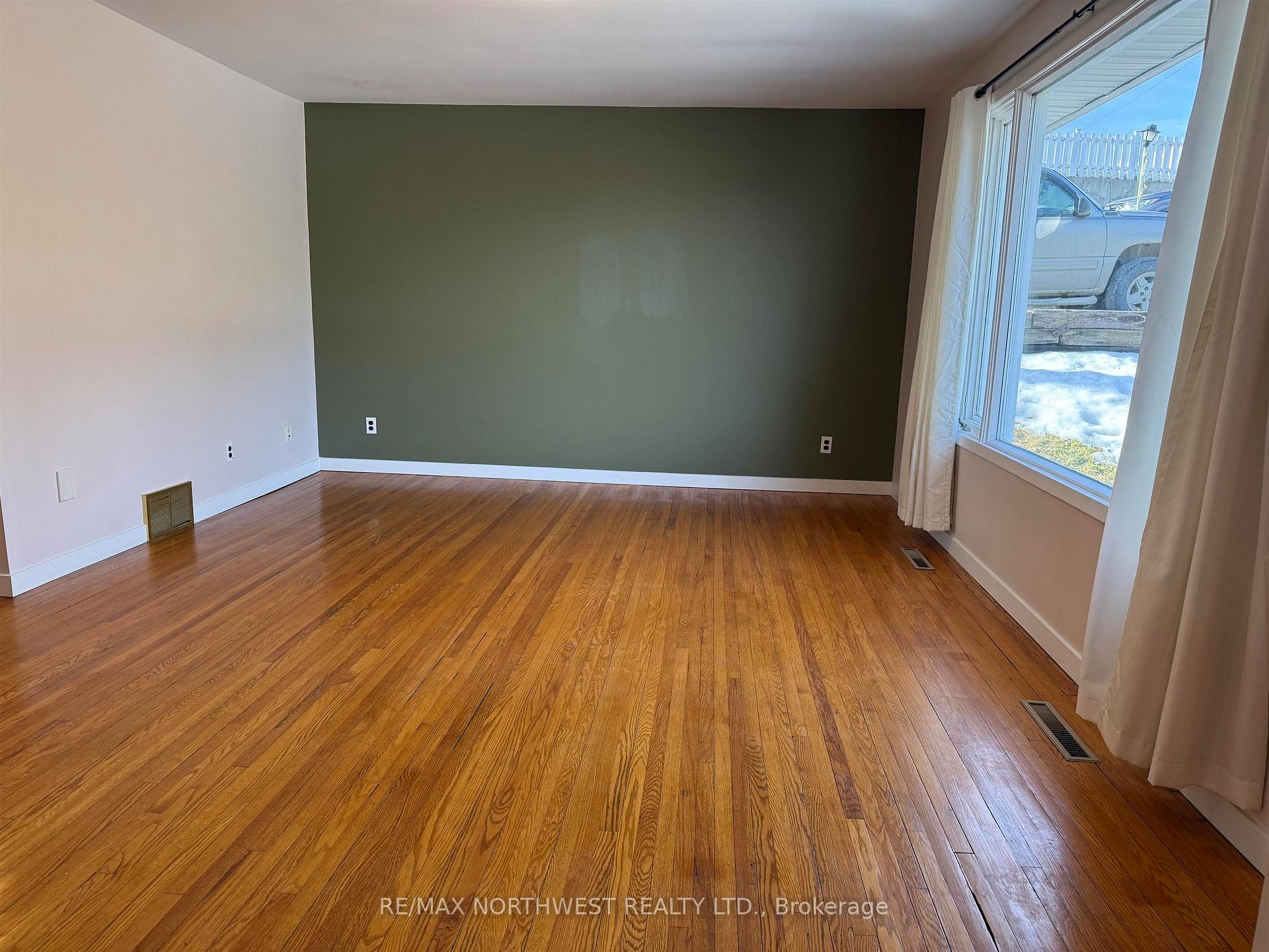 Photo 9 of 513 Sixth Avenue S, Kenora, Lakeside — HOMEH