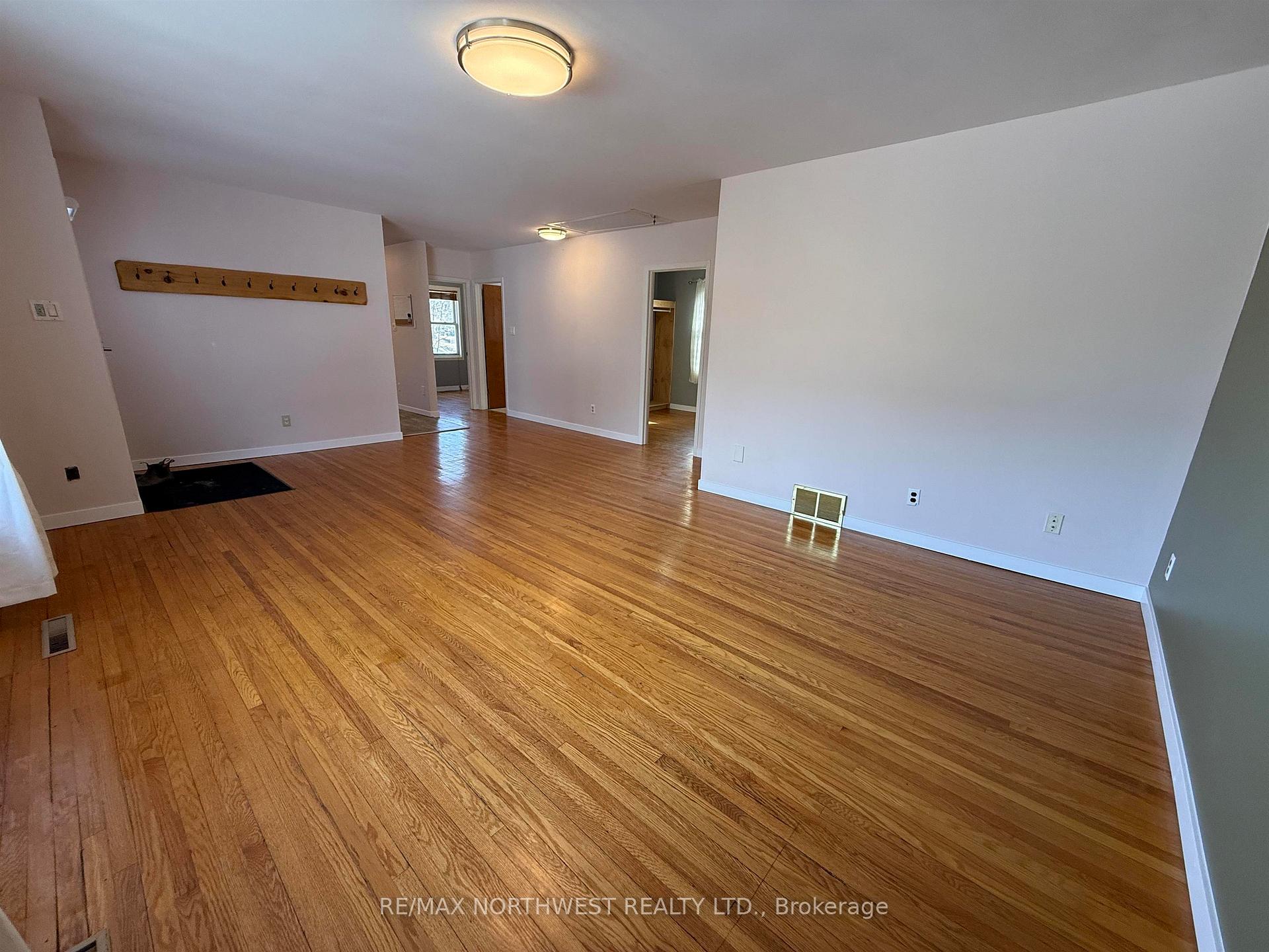 Photo 11 of 513 Sixth Avenue S, Kenora, Lakeside — HOMEH