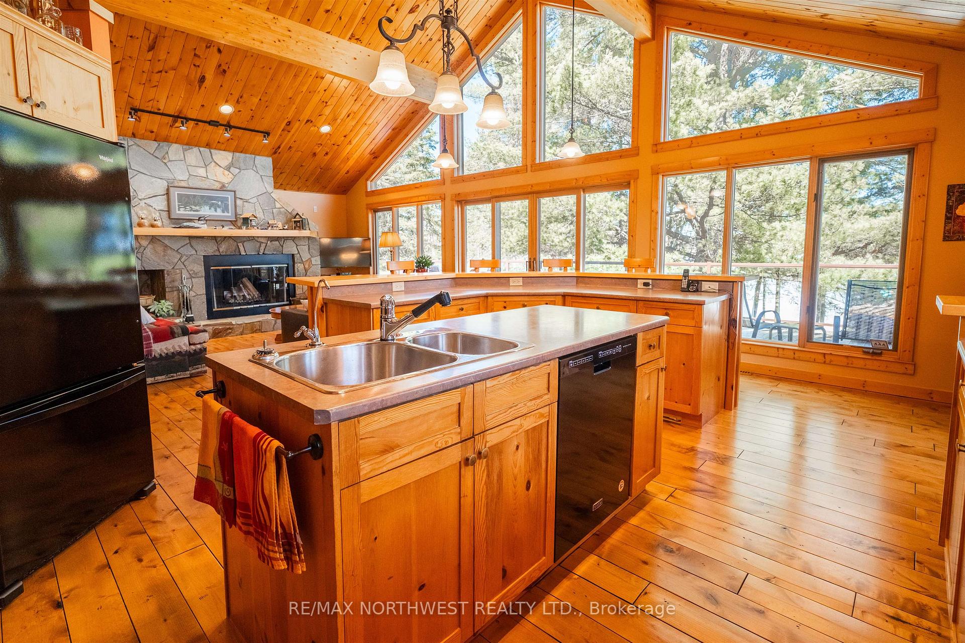 Photo 23 of 200 Penninsula Road, Kenora Remote Area, Lake of the Woods North — HOMEH