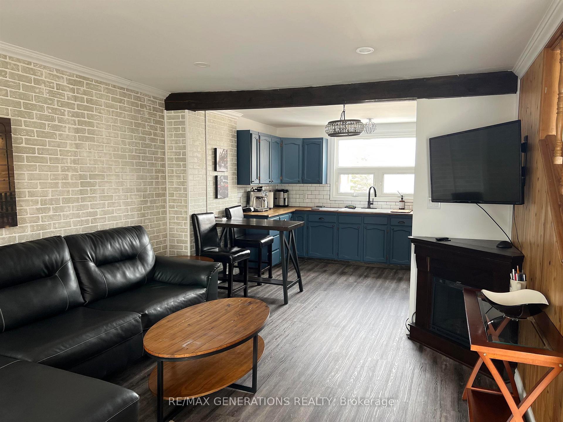 Photo 2 of 34 McCullough Street, Marathon — HOMEH
