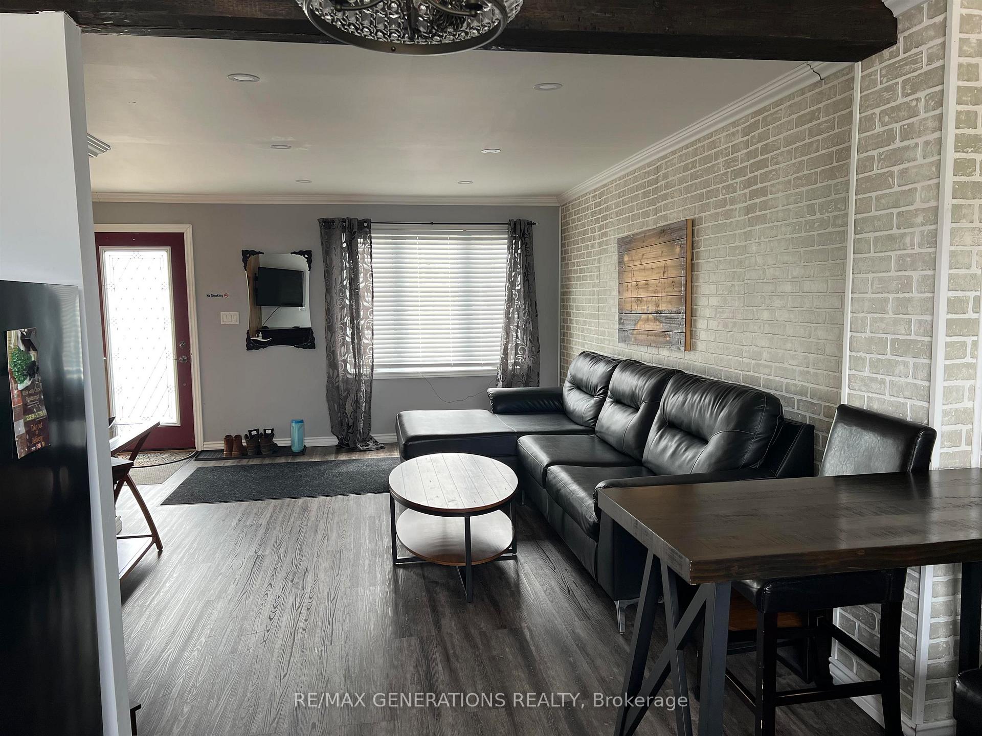 Photo 3 of 34 McCullough Street, Marathon — HOMEH
