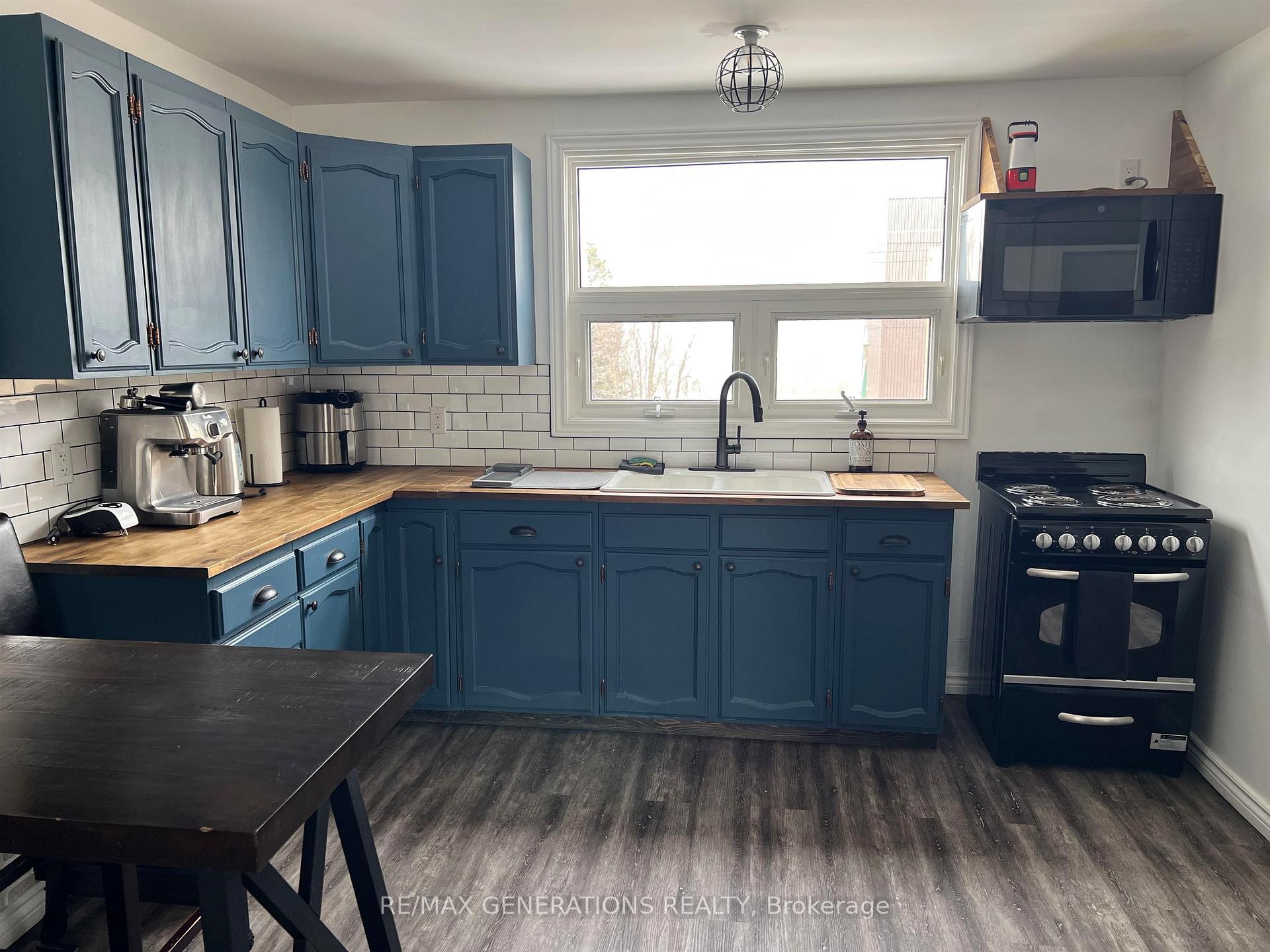 Photo 4 of 34 McCullough Street, Marathon — HOMEH