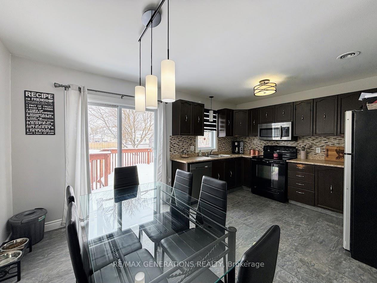 Photo 2 of 18 Wendego Street, Manitouwadge — HOMEH