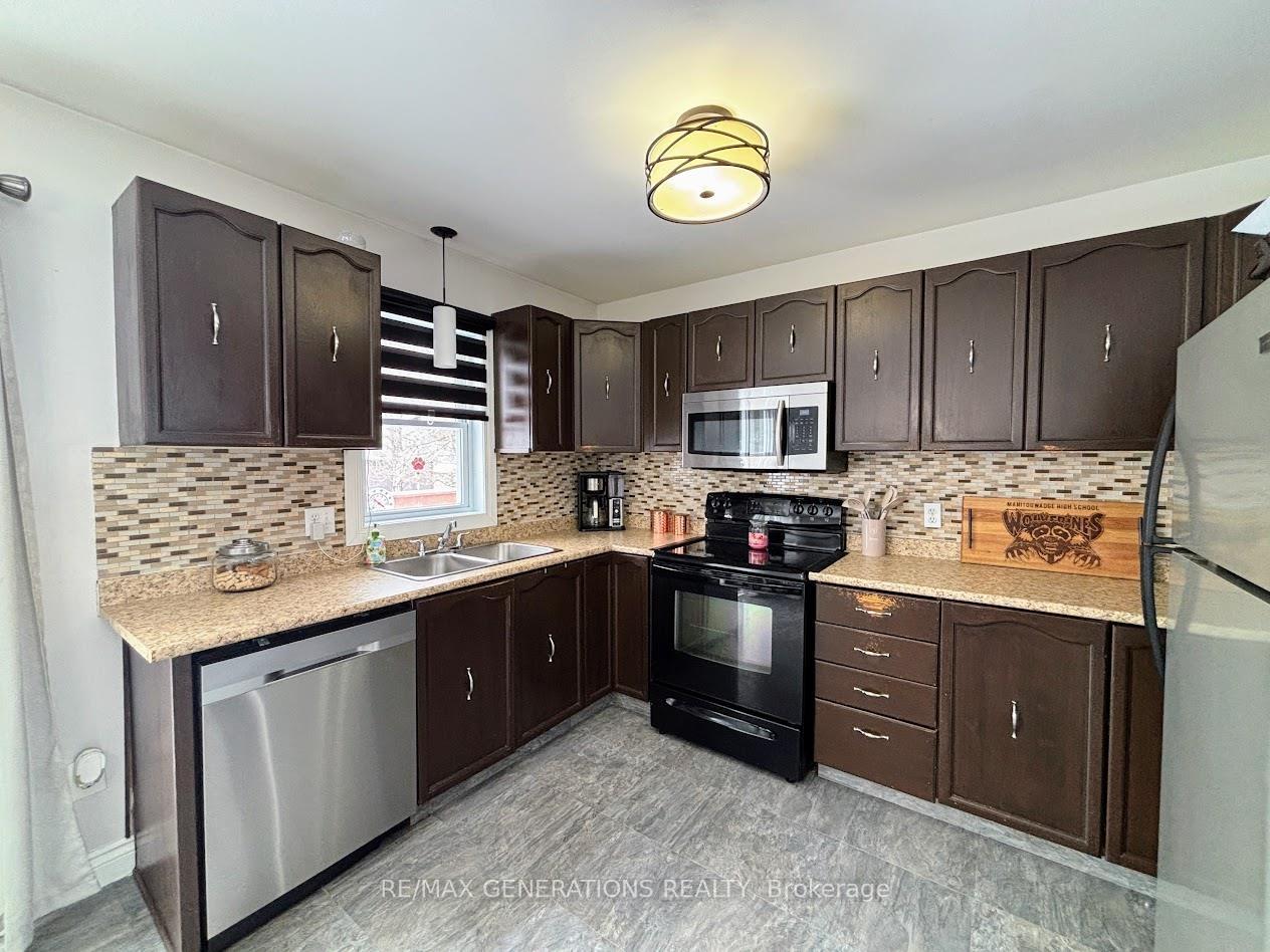 Photo 3 of 18 Wendego Street, Manitouwadge — HOMEH