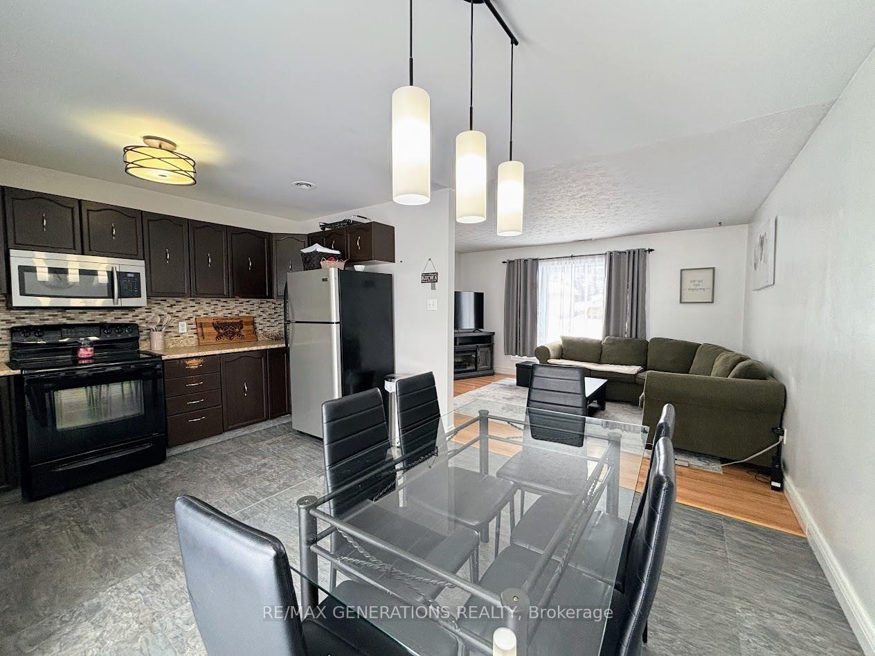 Photo 4 of 18 Wendego Street, Manitouwadge — HOMEH