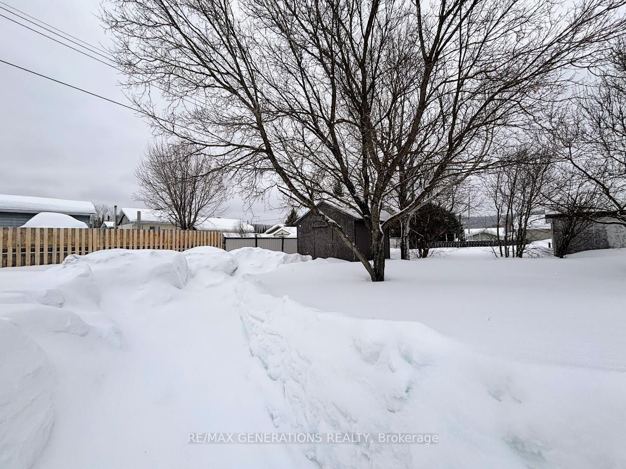 Photo 32 of 18 Wendego Street, Manitouwadge — HOMEH