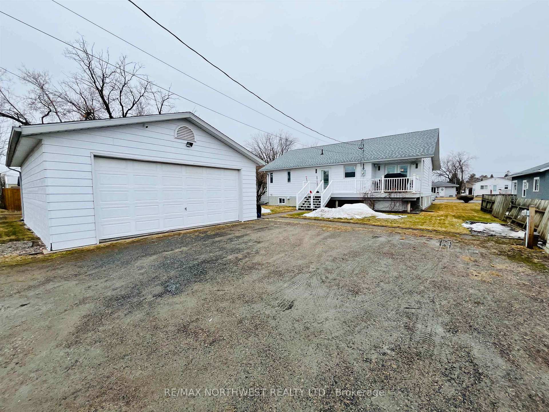 Photo 3 of 1125 Second St. E. E, Fort Frances — HOMEH