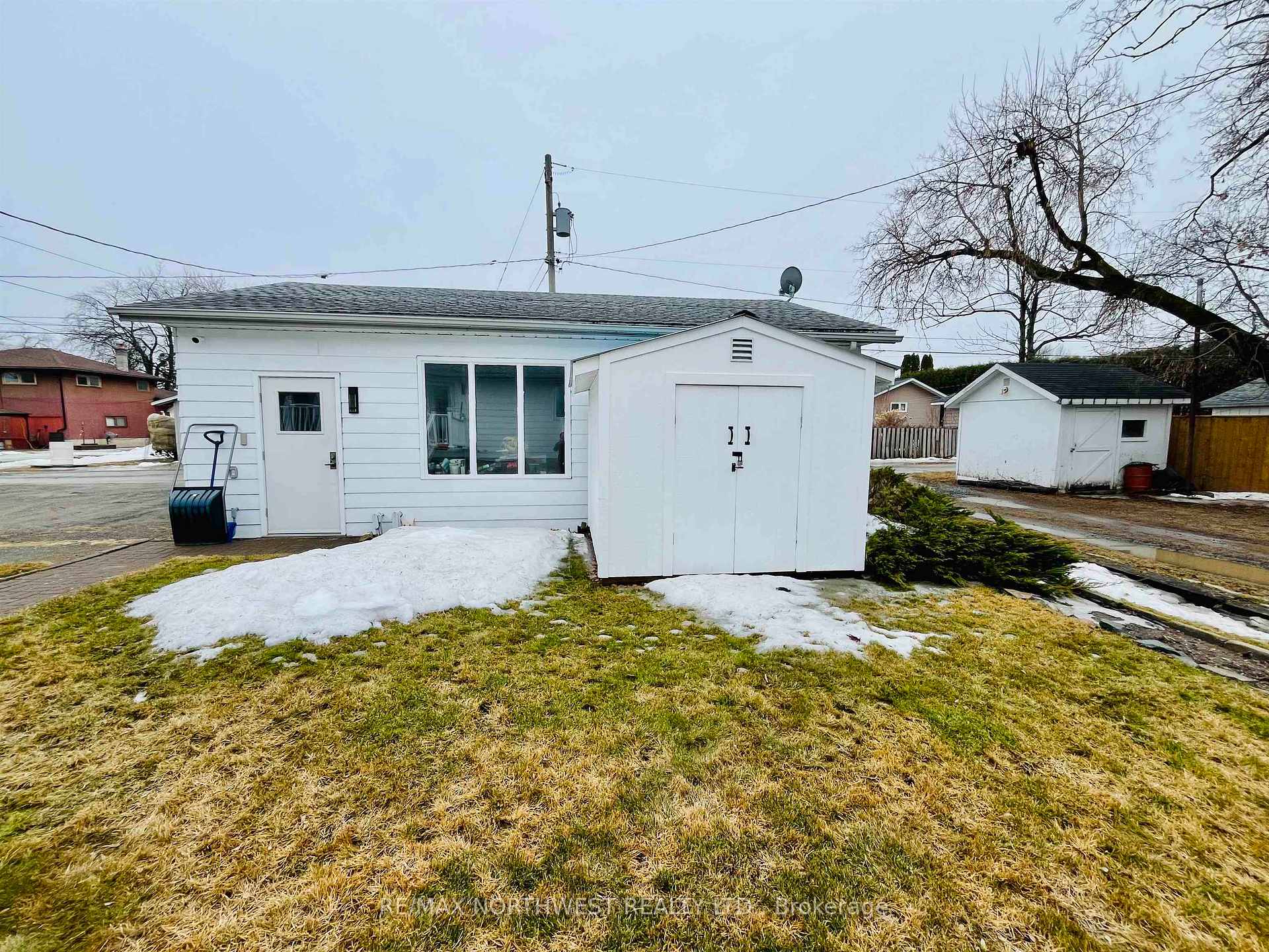 Photo 28 of 1125 Second St. E. E, Fort Frances — HOMEH