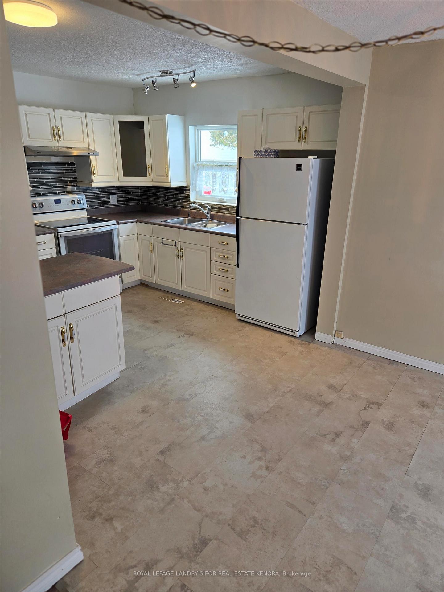 Photo 11 of 1 Gerald Street, Kenora, Evergreen — HOMEH