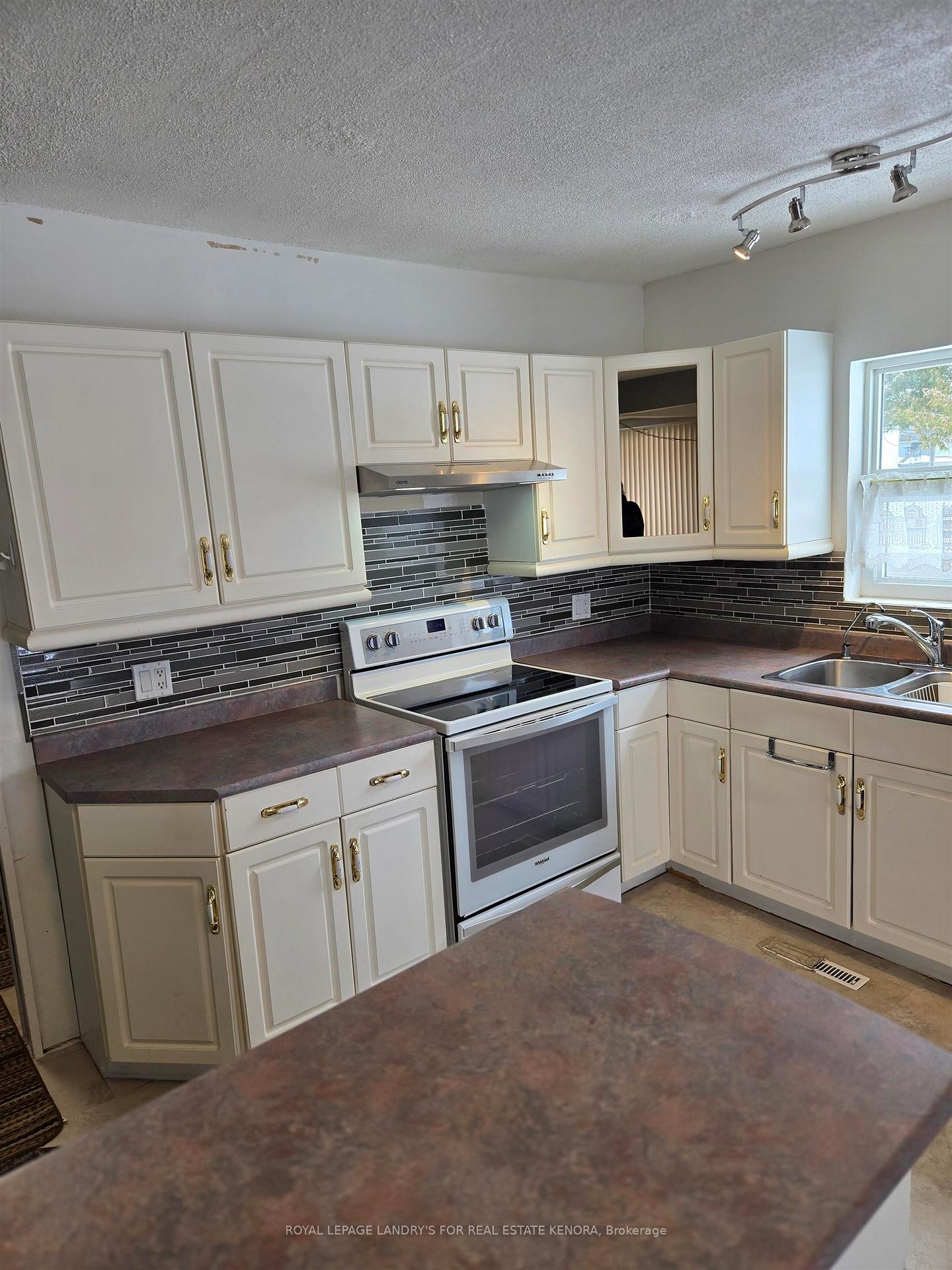 Photo 15 of 1 Gerald Street, Kenora, Evergreen — HOMEH