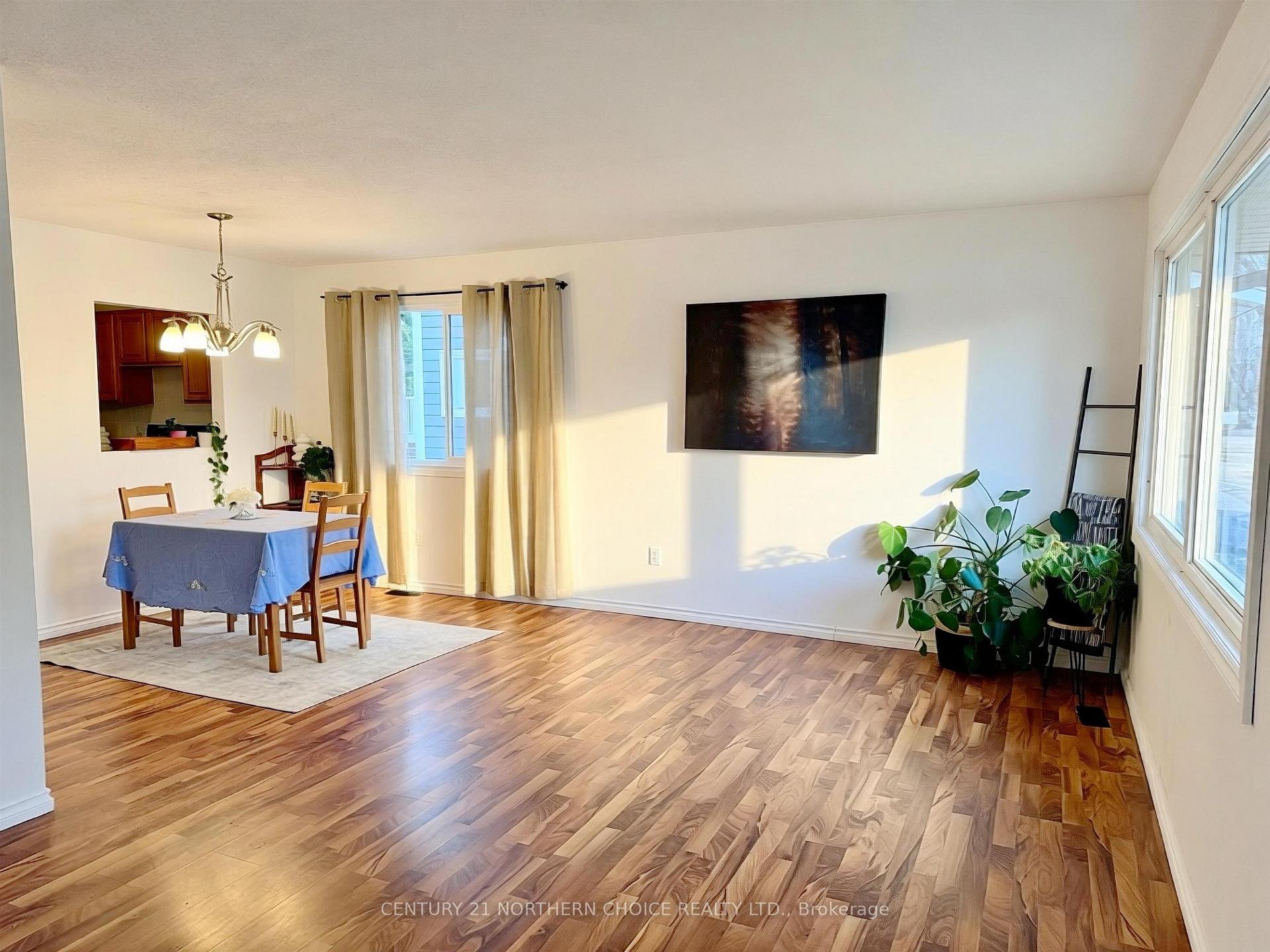 Photo 6 of 1039 Williams Avenue, Fort Frances — HOMEH