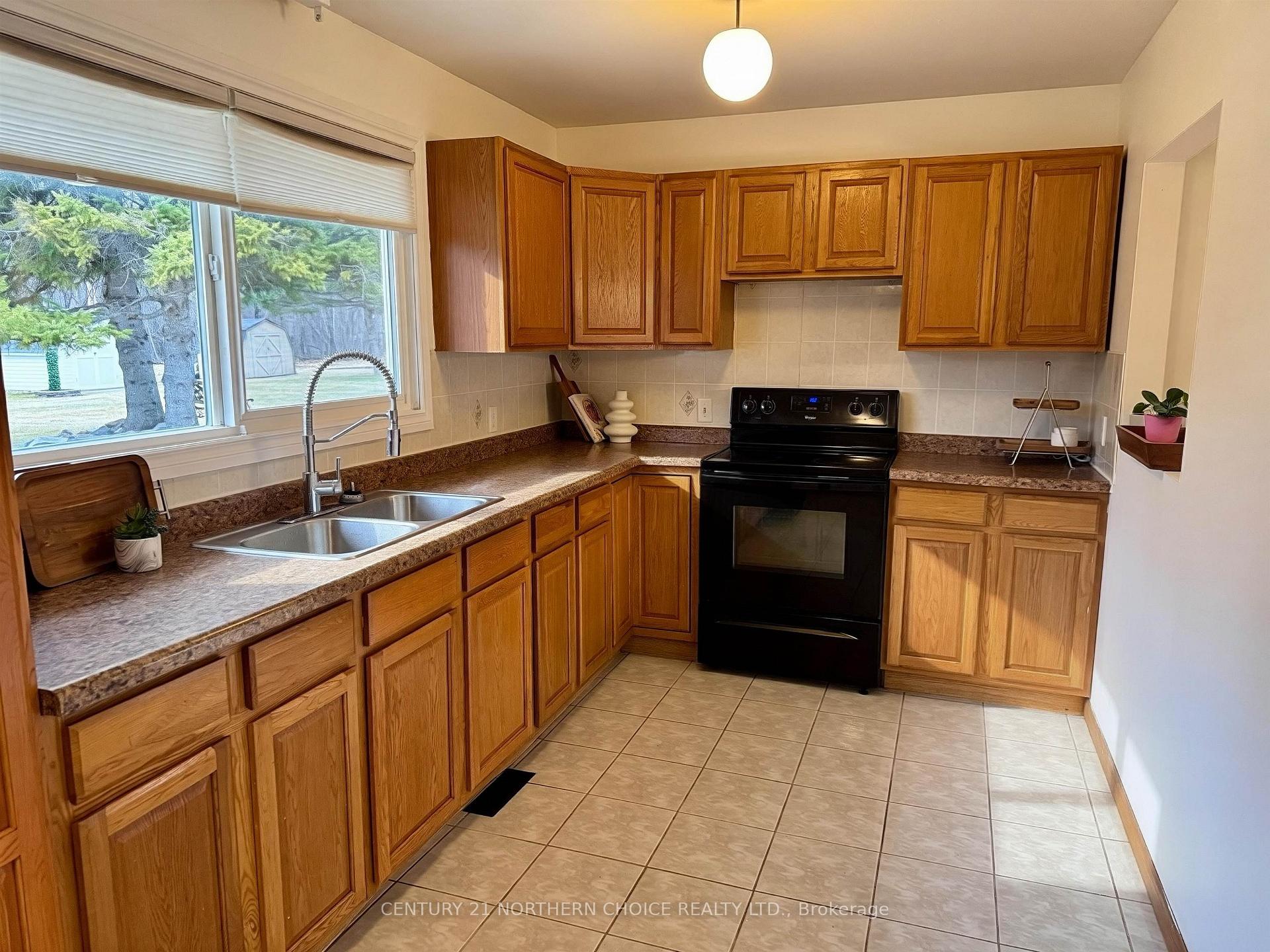 Photo 10 of 1039 Williams Avenue, Fort Frances — HOMEH