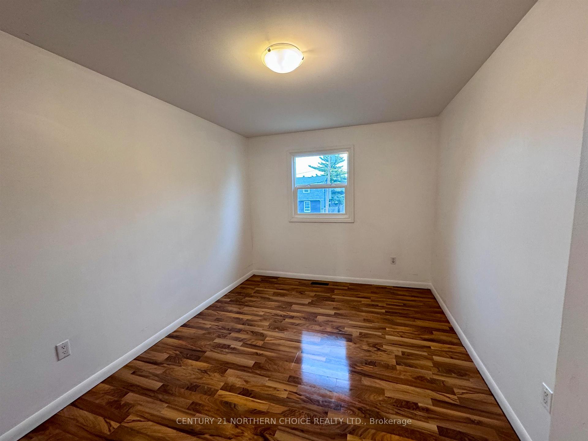 Photo 14 of 1039 Williams Avenue, Fort Frances — HOMEH