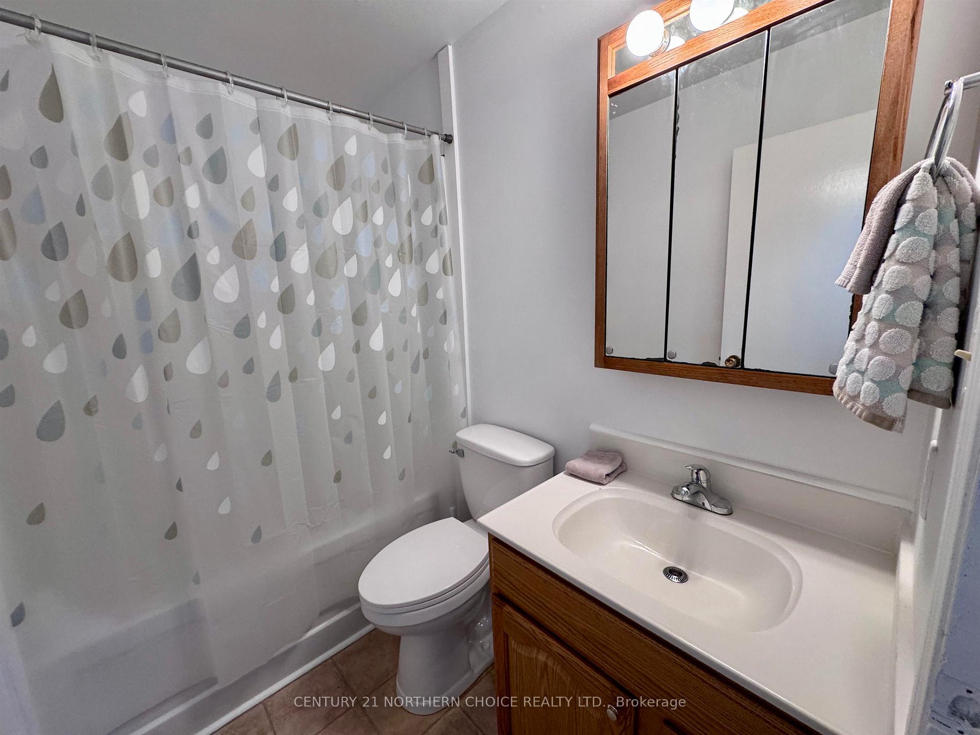 Photo 15 of 1039 Williams Avenue, Fort Frances — HOMEH