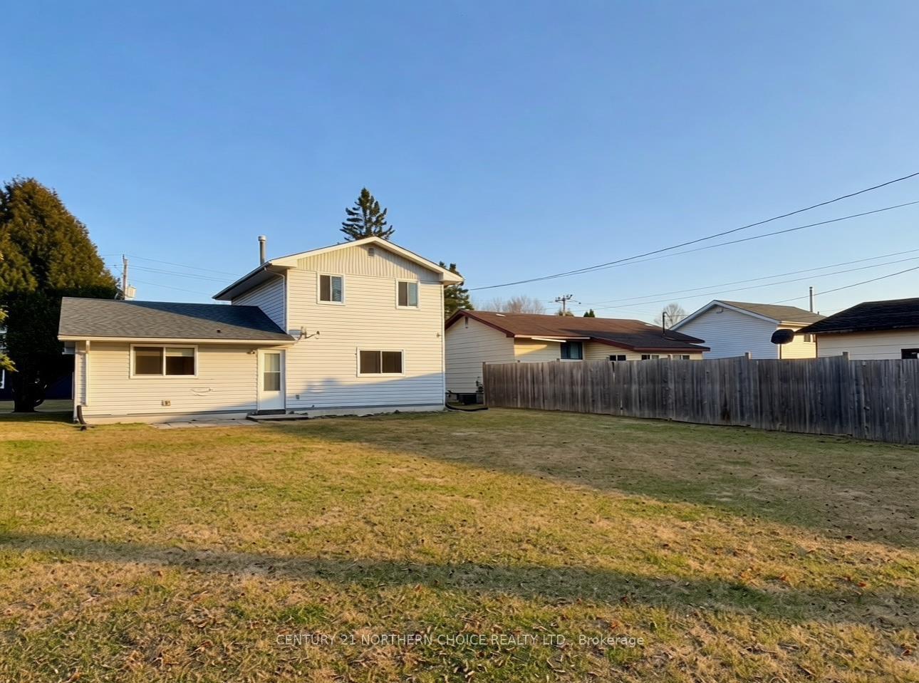 Photo 24 of 1039 Williams Avenue, Fort Frances — HOMEH