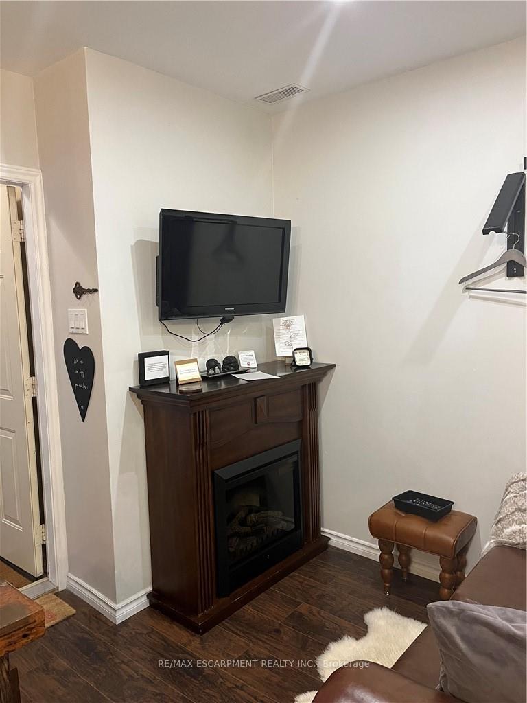 Photo 5 of Unit B, 56 King Street, Hamilton, Dundas — HOMEH