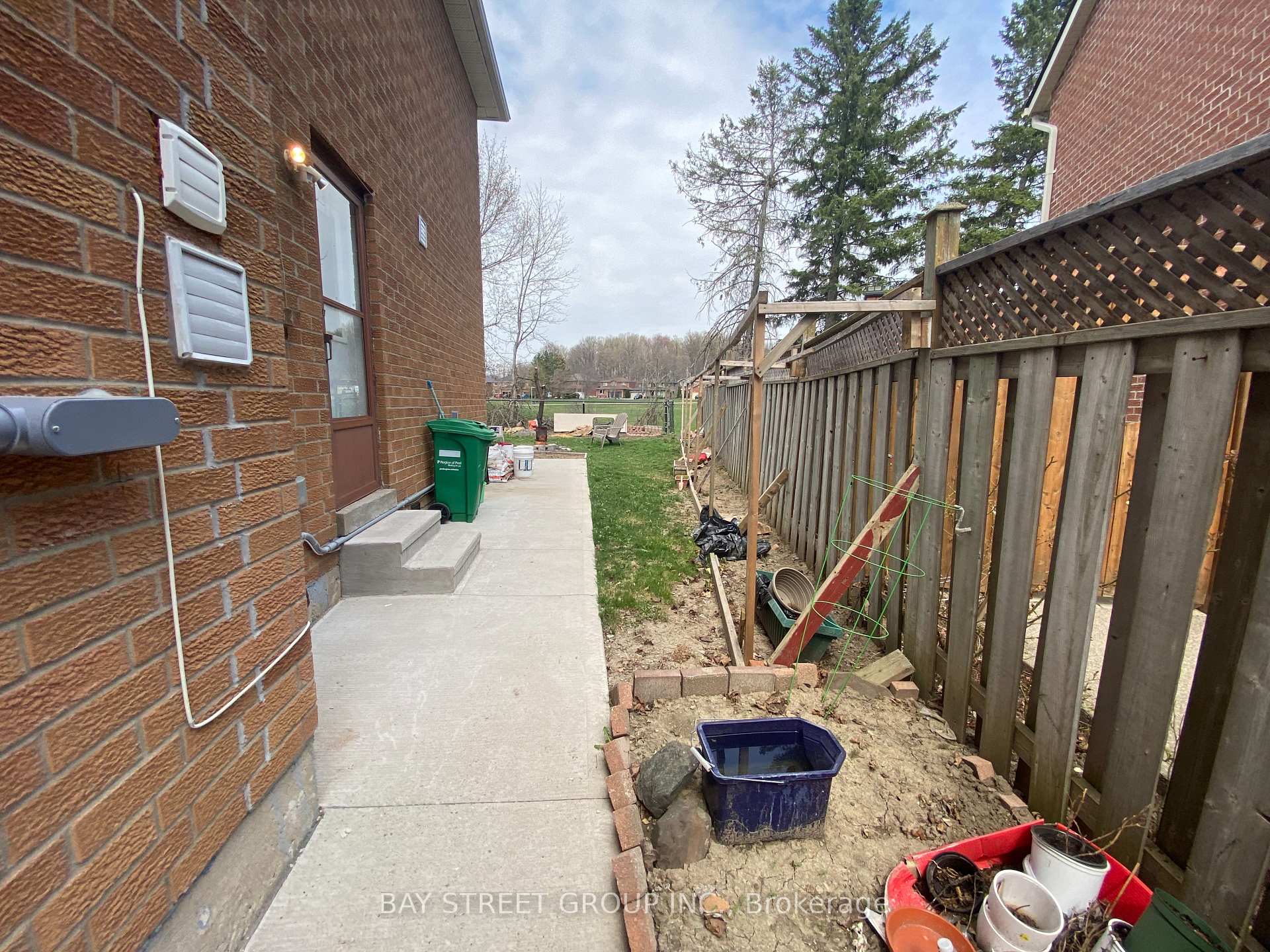 Photo 18 of 8 Kerwood (Lower) Place, Brampton, Heart Lake East — HOMEH