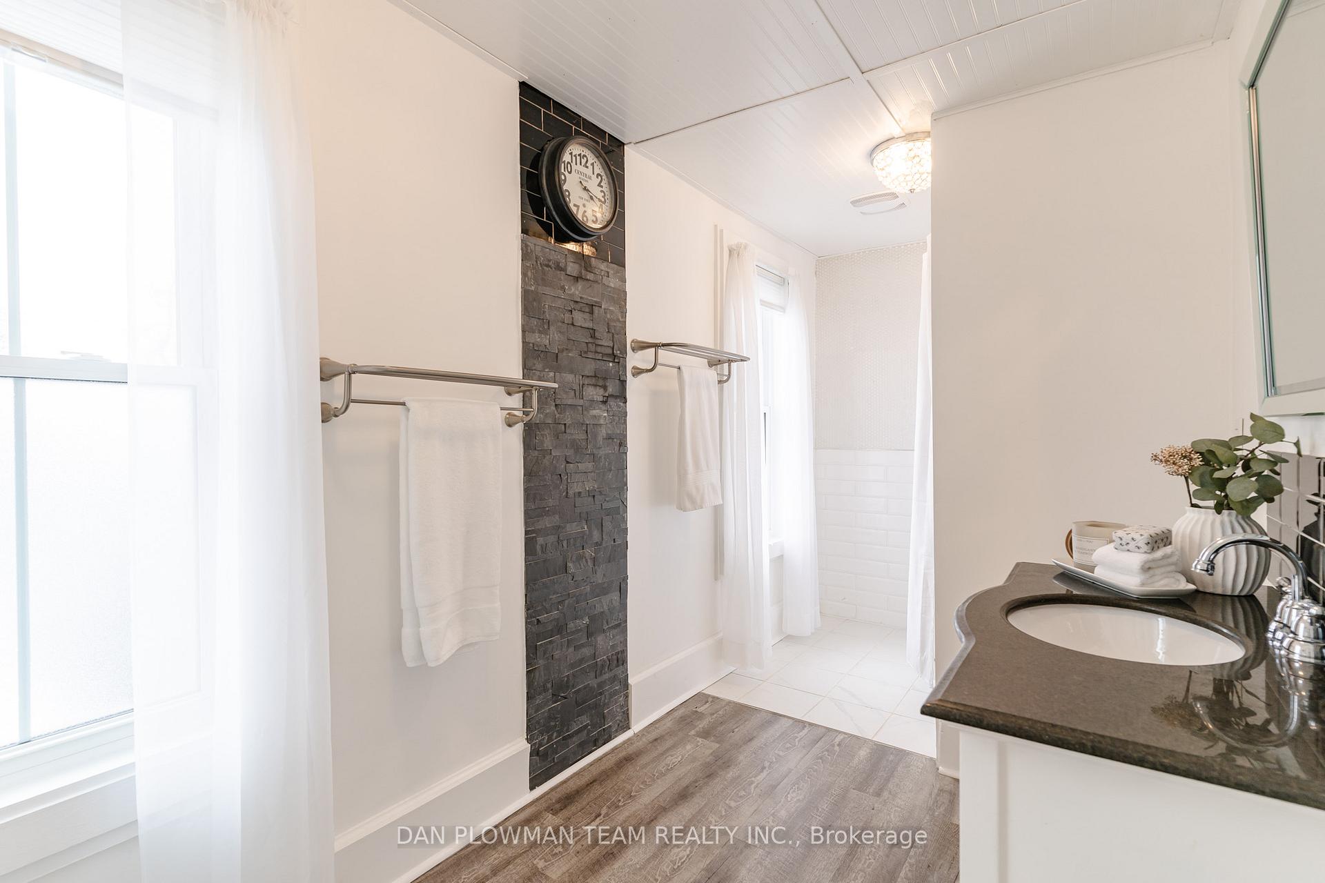 Photo 32 of 48 Dunn Street, Kawartha Lakes, Bobcaygeon — HOMEH