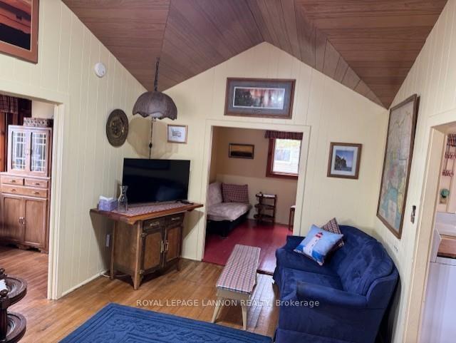 Photo 5 of 613 Pebbly Beach Road, Shuniah — HOMEH
