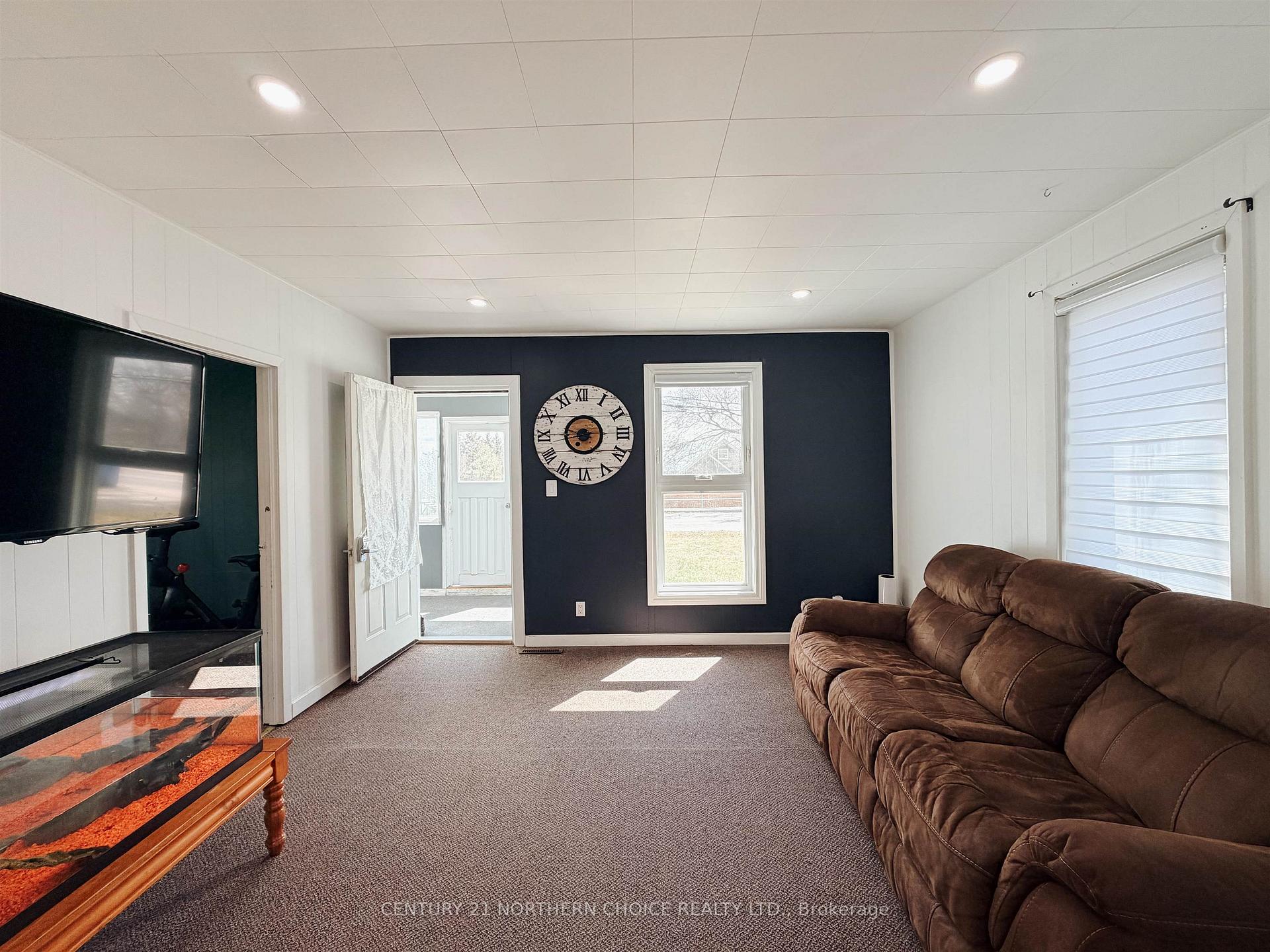 Photo 10 of 248 Government Road, Kenora, Keewatin — HOMEH
