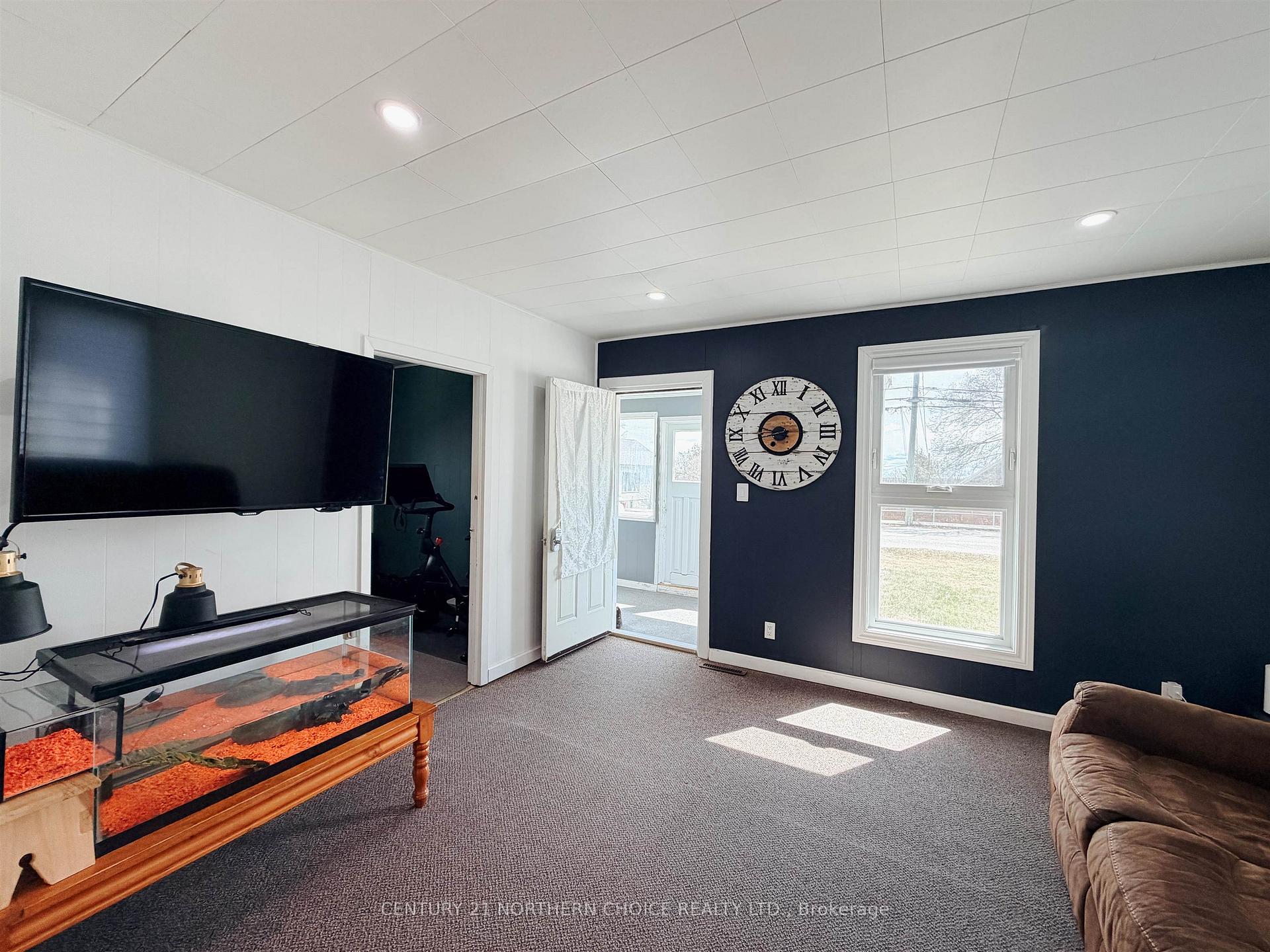 Photo 11 of 248 Government Road, Kenora, Keewatin — HOMEH