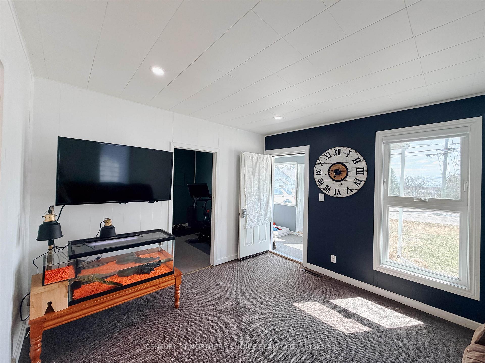 Photo 12 of 248 Government Road, Kenora, Keewatin — HOMEH