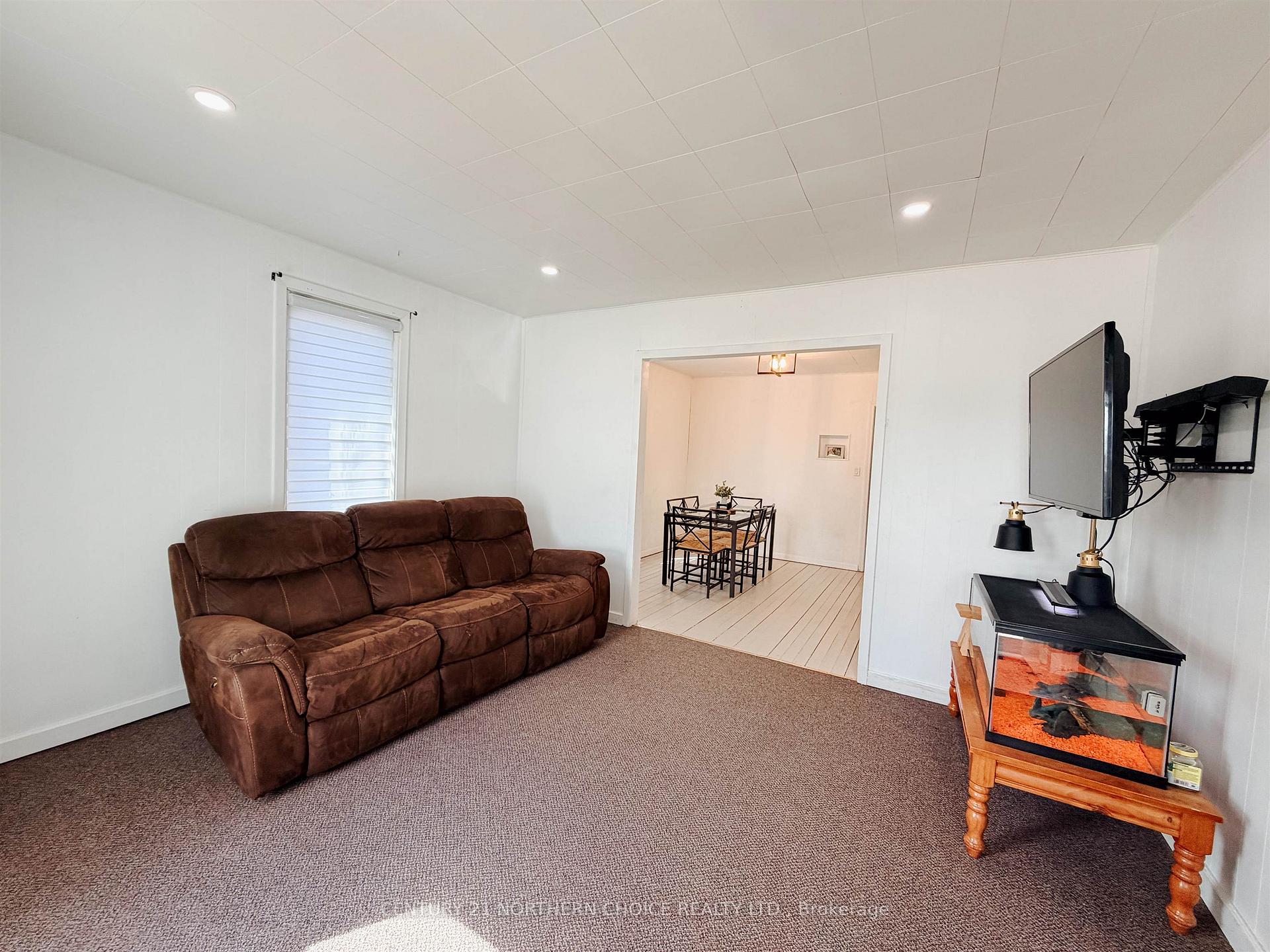 Photo 13 of 248 Government Road, Kenora, Keewatin — HOMEH