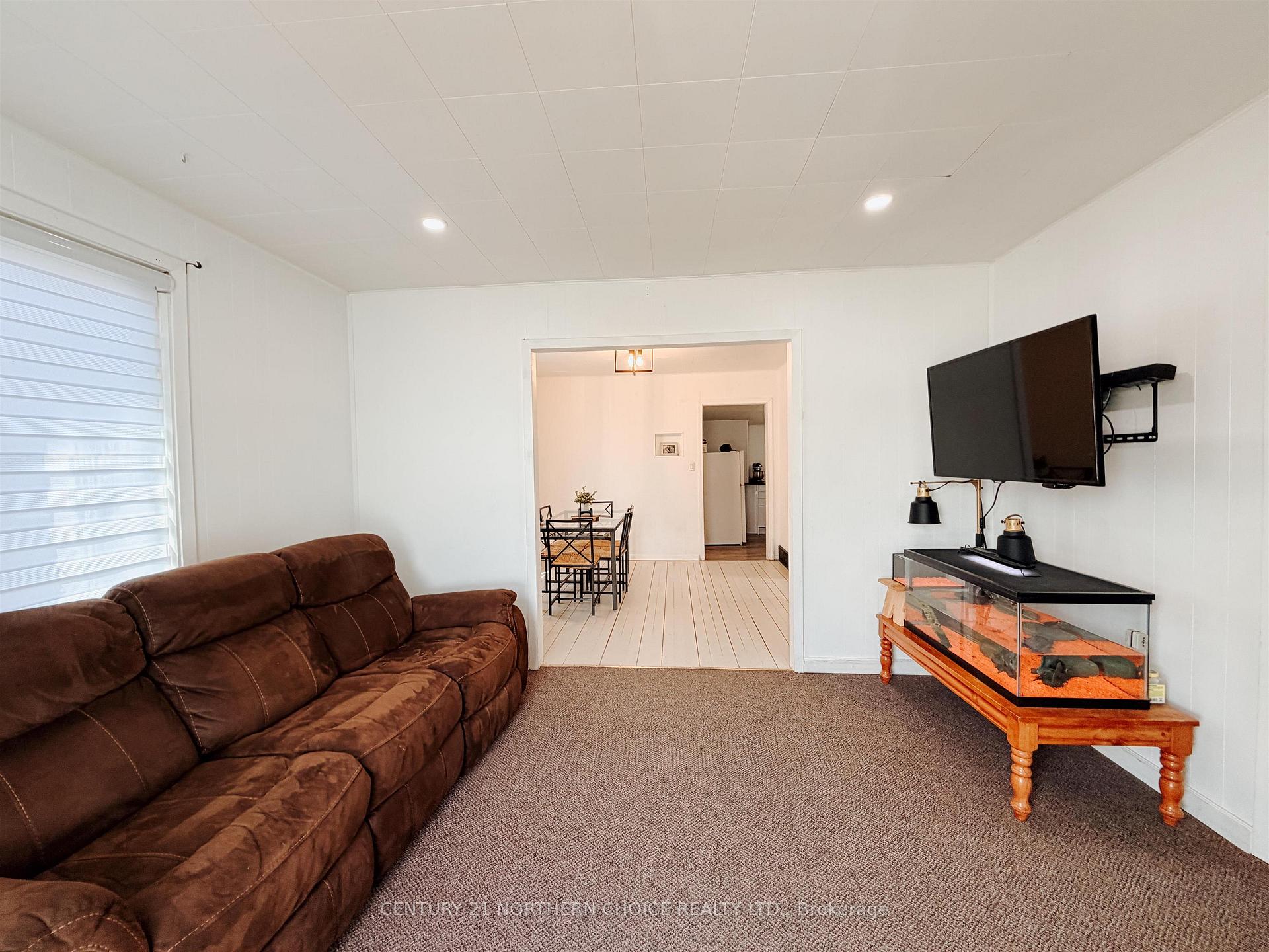 Photo 14 of 248 Government Road, Kenora, Keewatin — HOMEH