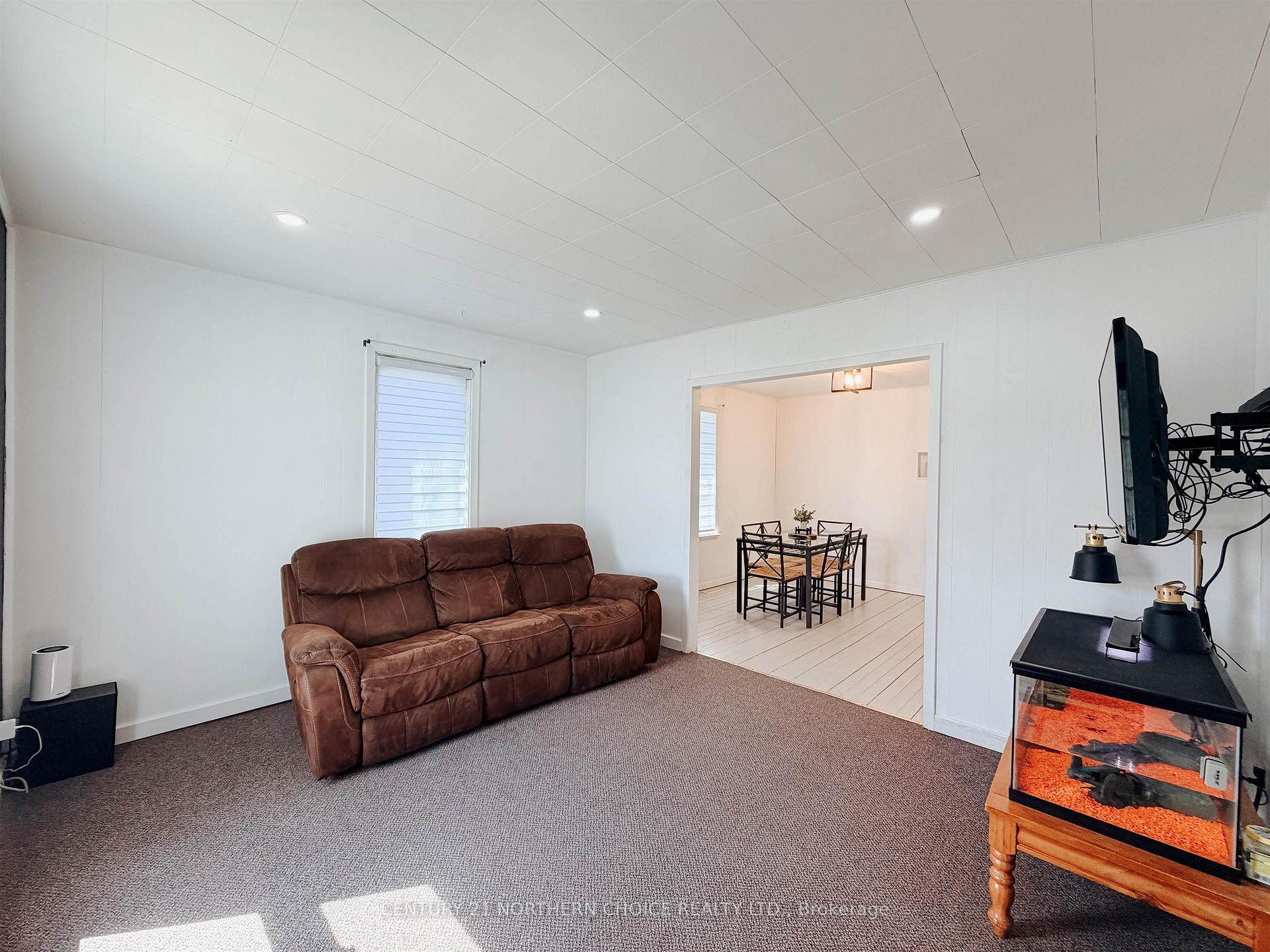 Photo 15 of 248 Government Road, Kenora, Keewatin — HOMEH