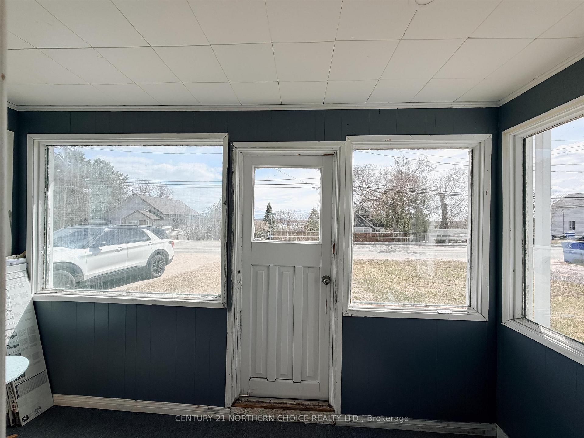 Photo 16 of 248 Government Road, Kenora, Keewatin — HOMEH