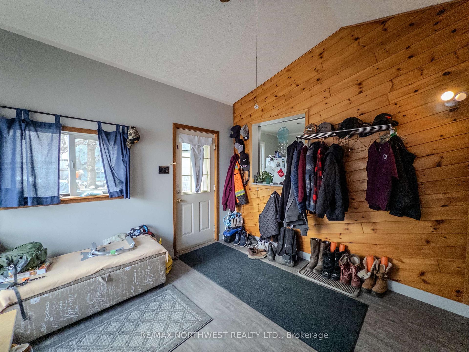 Photo 8 of 114 Fourth Street North, Kenora, North End — HOMEH